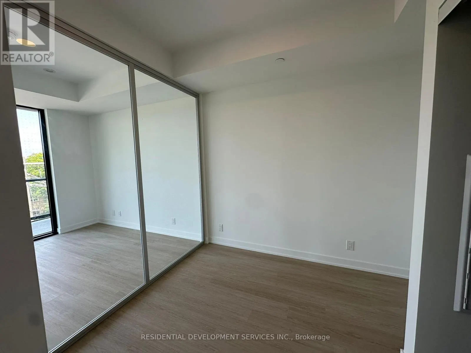 519 - 699 SHEPPARD AVENUE E