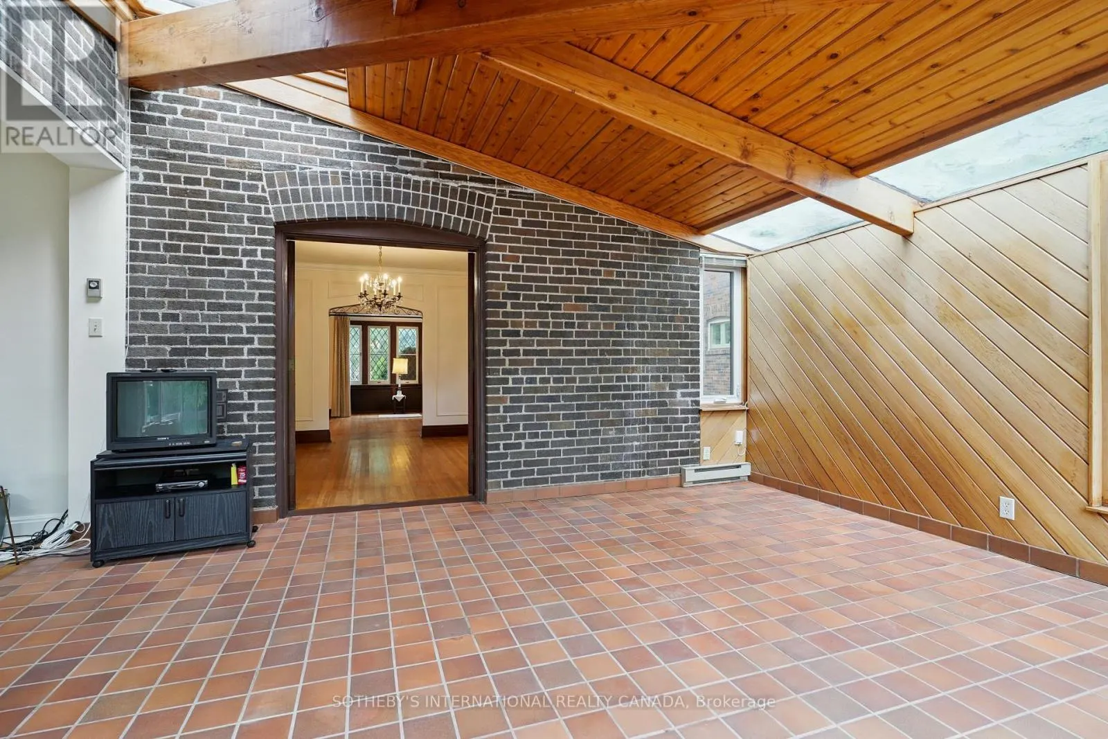 258 LYTTON BOULEVARD