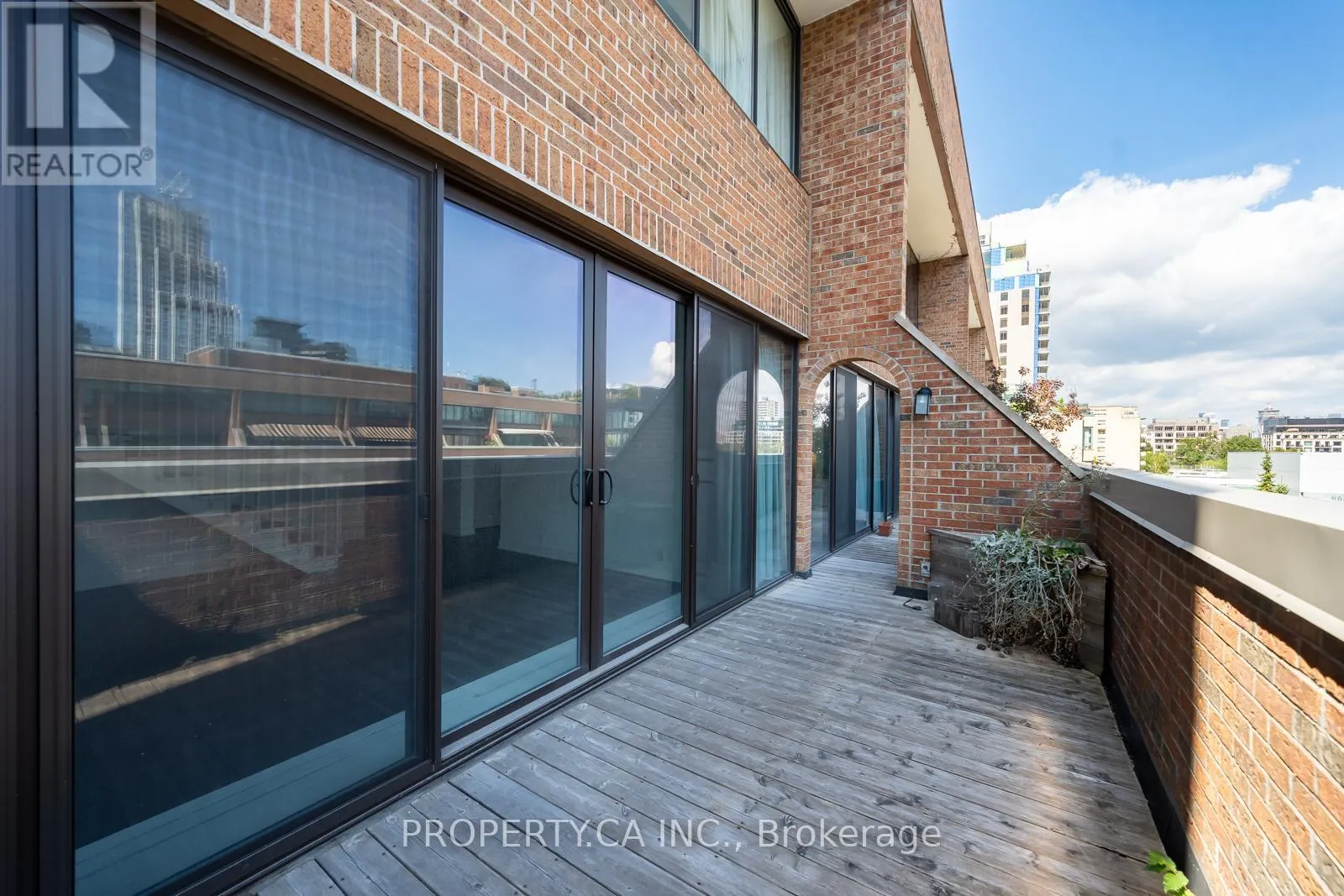 606 - 55A AVENUE ROAD