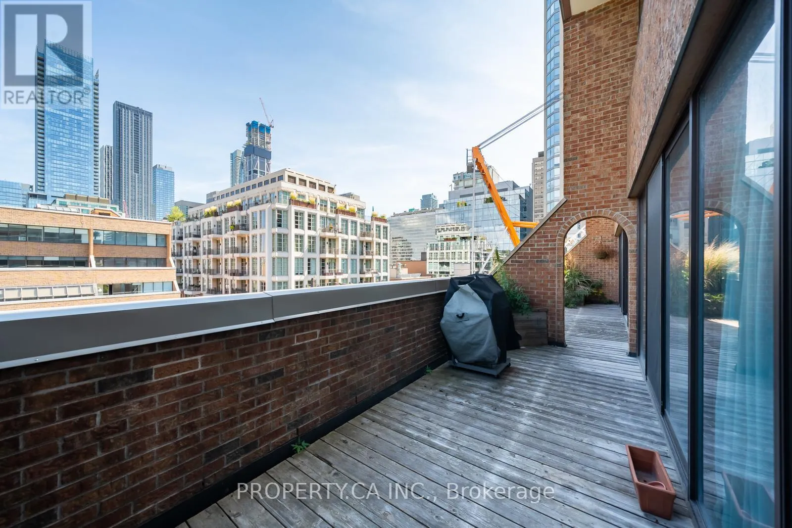 606 - 55A AVENUE ROAD