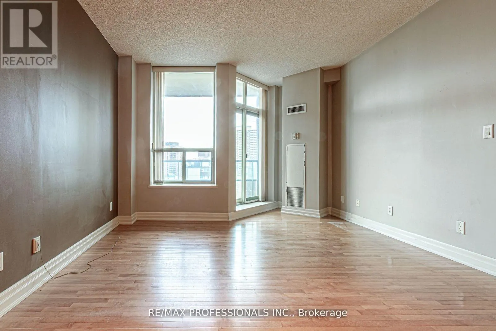 1007 - 70 ALEXANDER STREET