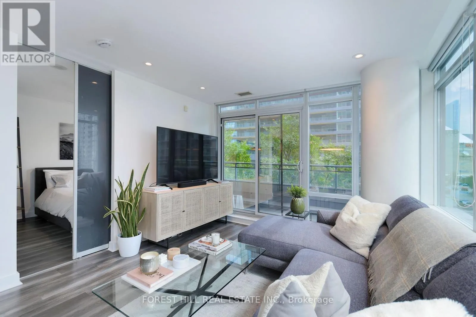 218 - 4K SPADINA AVENUE