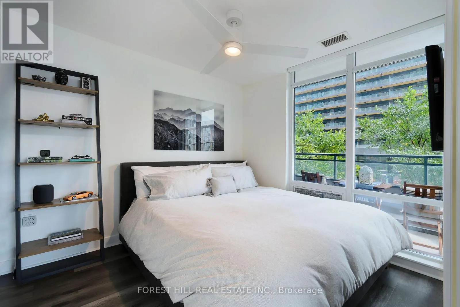 218 - 4K SPADINA AVENUE