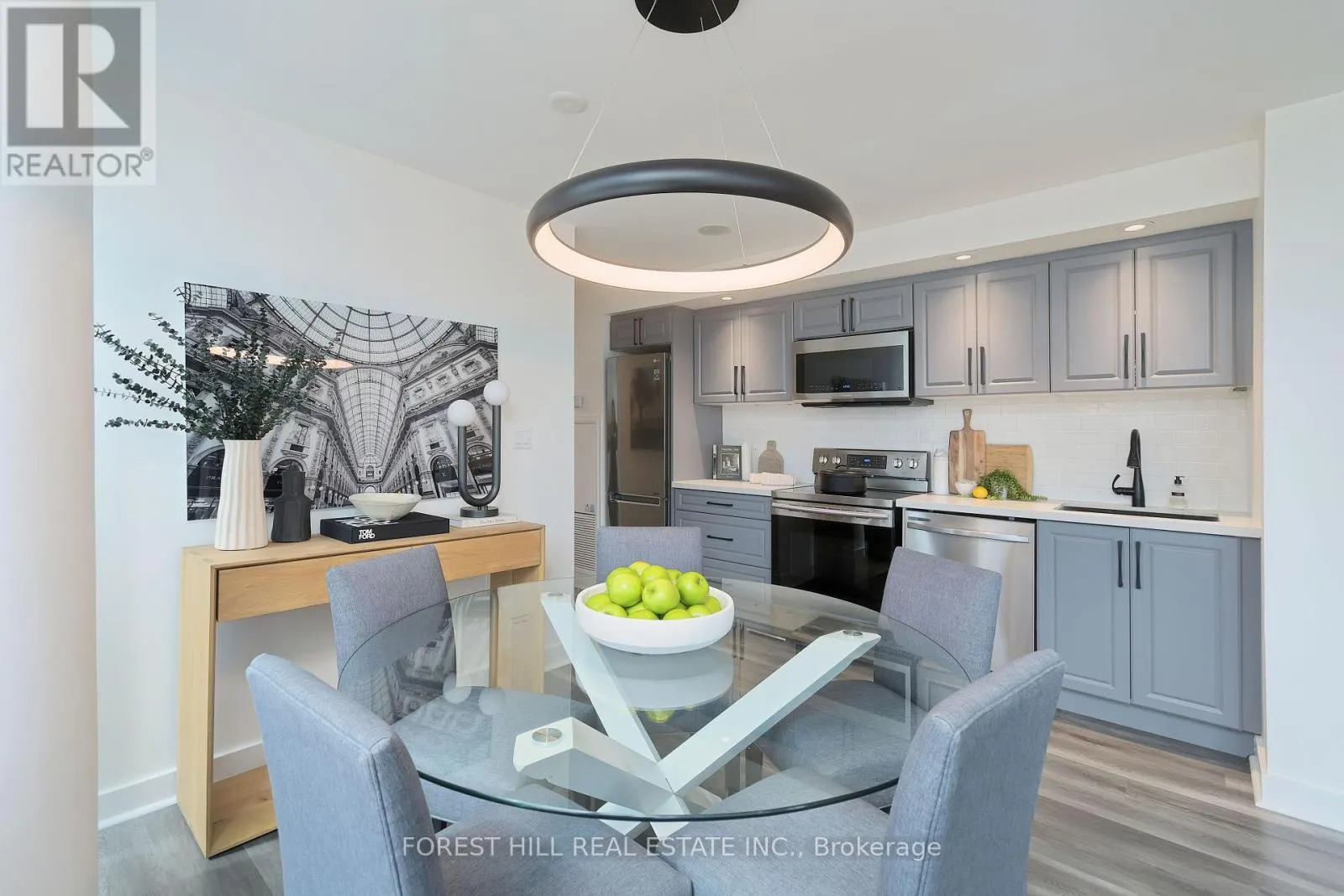 218 - 4K SPADINA AVENUE