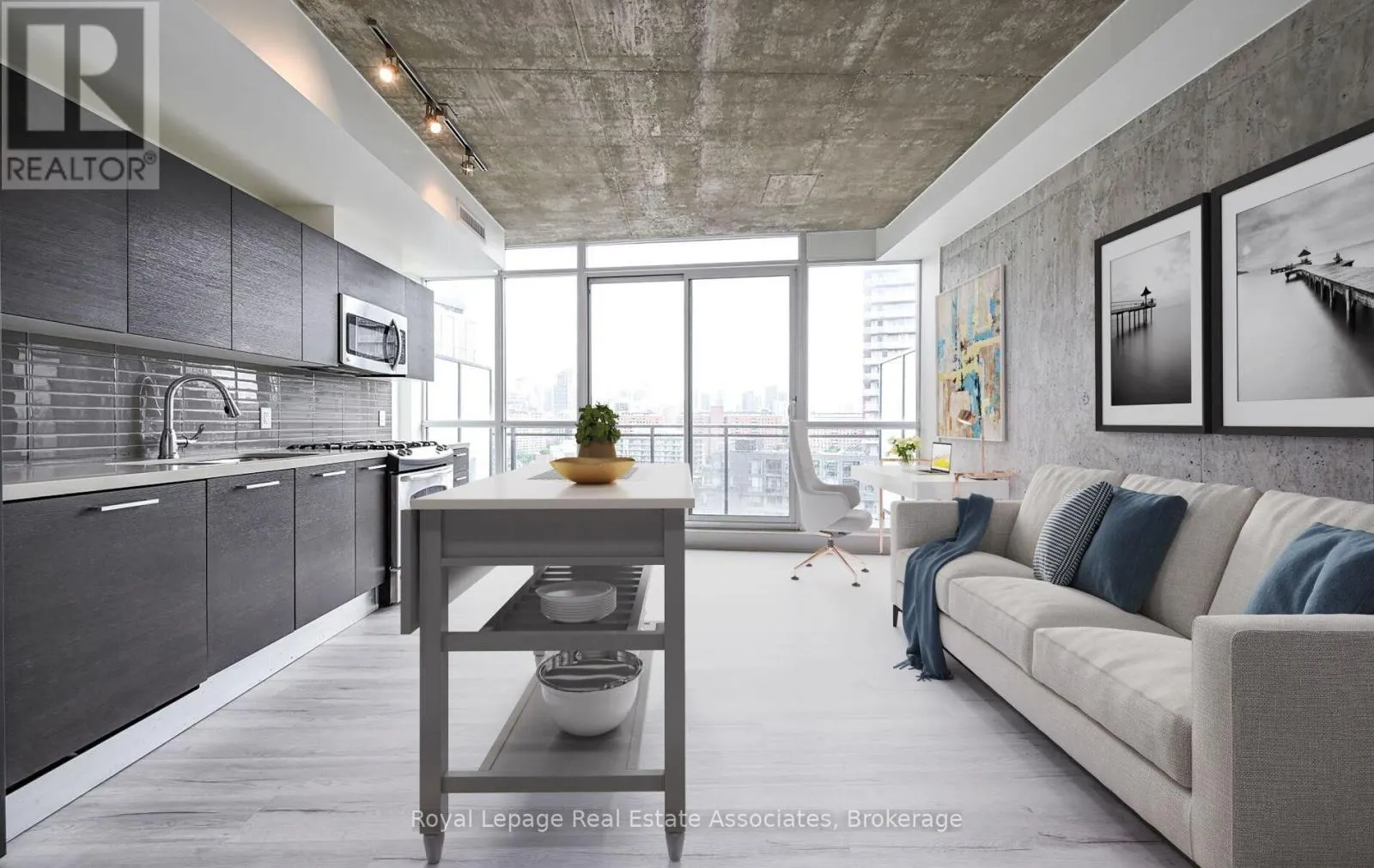 1401 - 318 KING STREET E