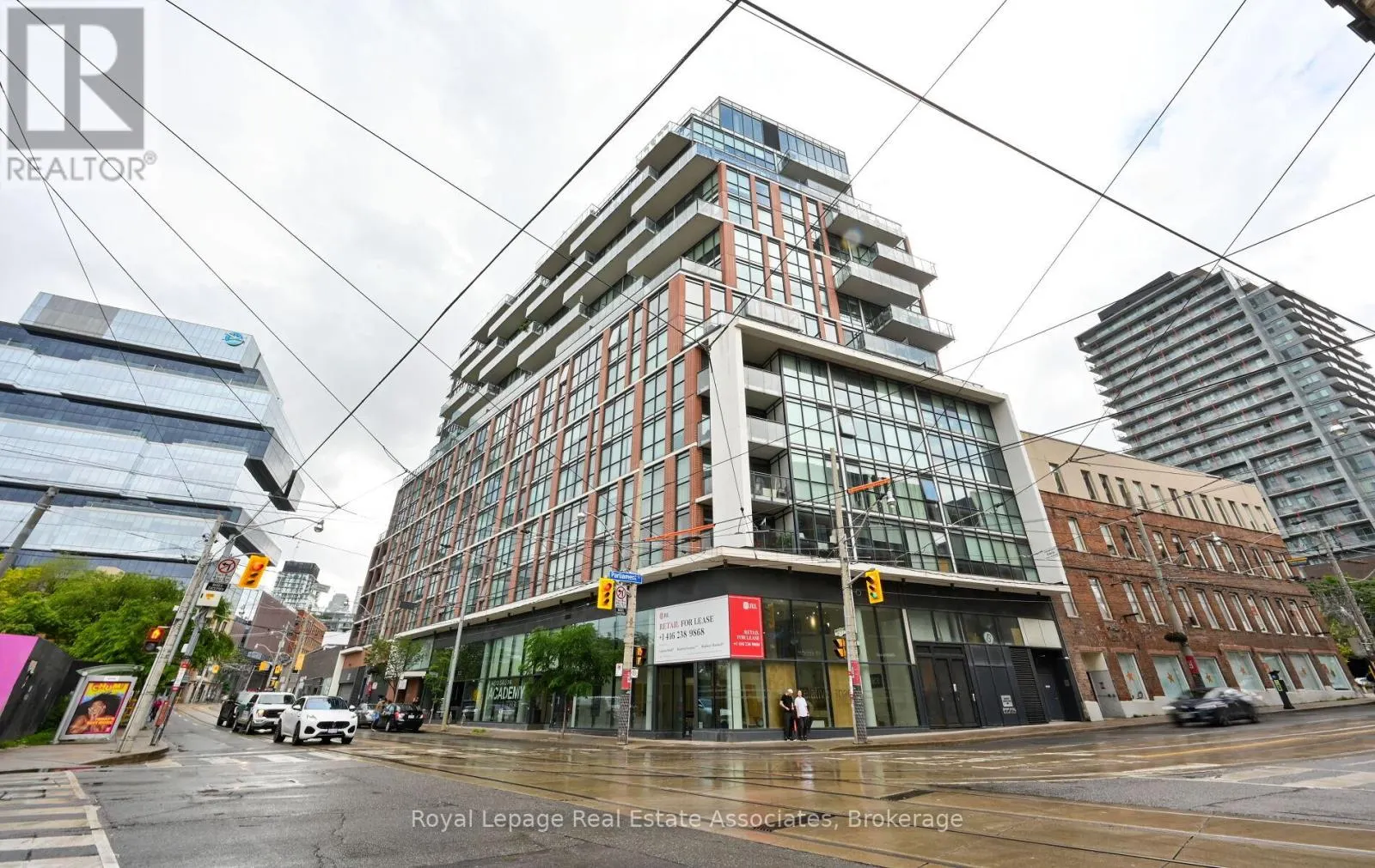 1401 - 318 KING STREET E
