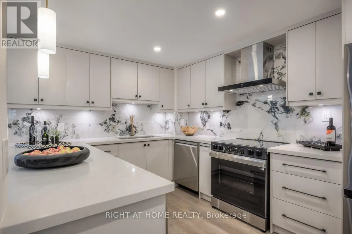 1810 - 5444 YONGE STREET
