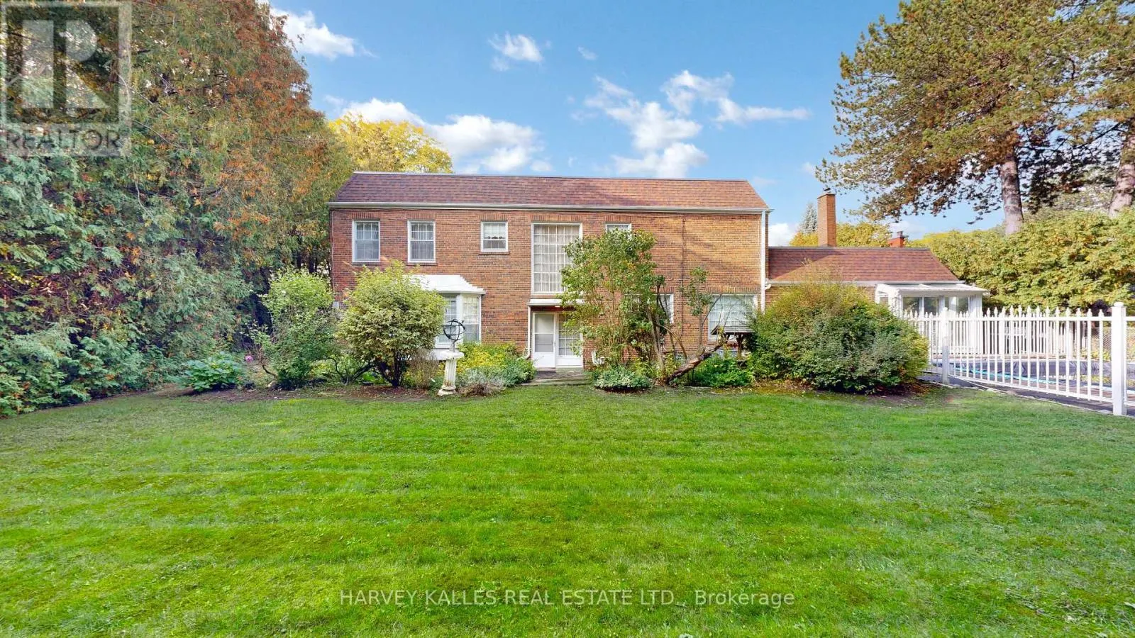 17 SAINTFIELD AVENUE