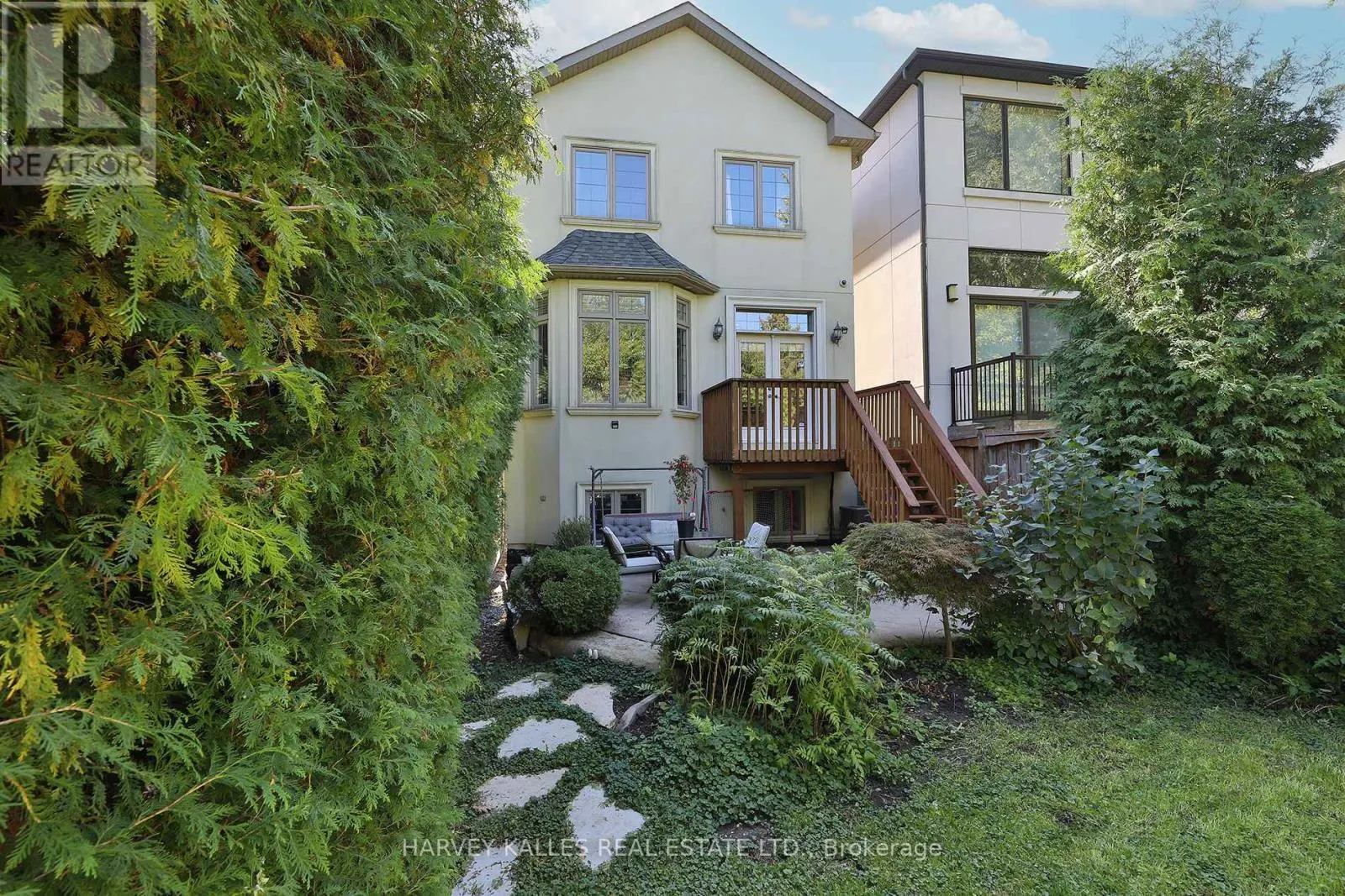 370 DOUGLAS AVENUE