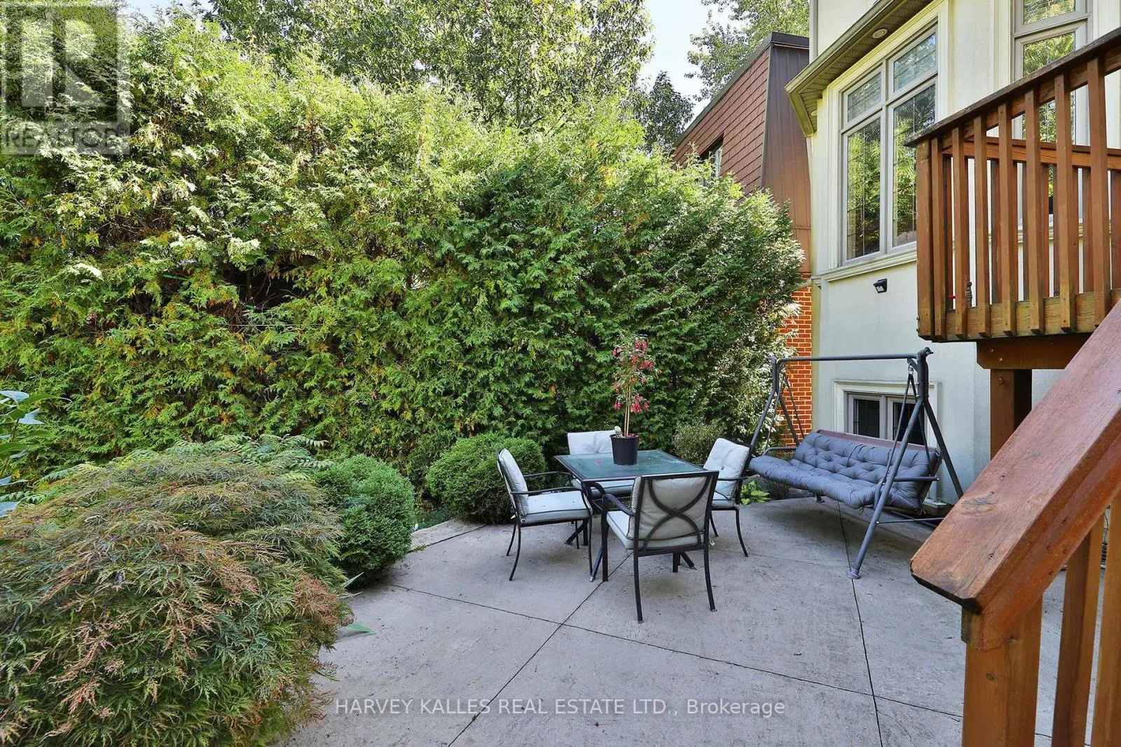 370 DOUGLAS AVENUE