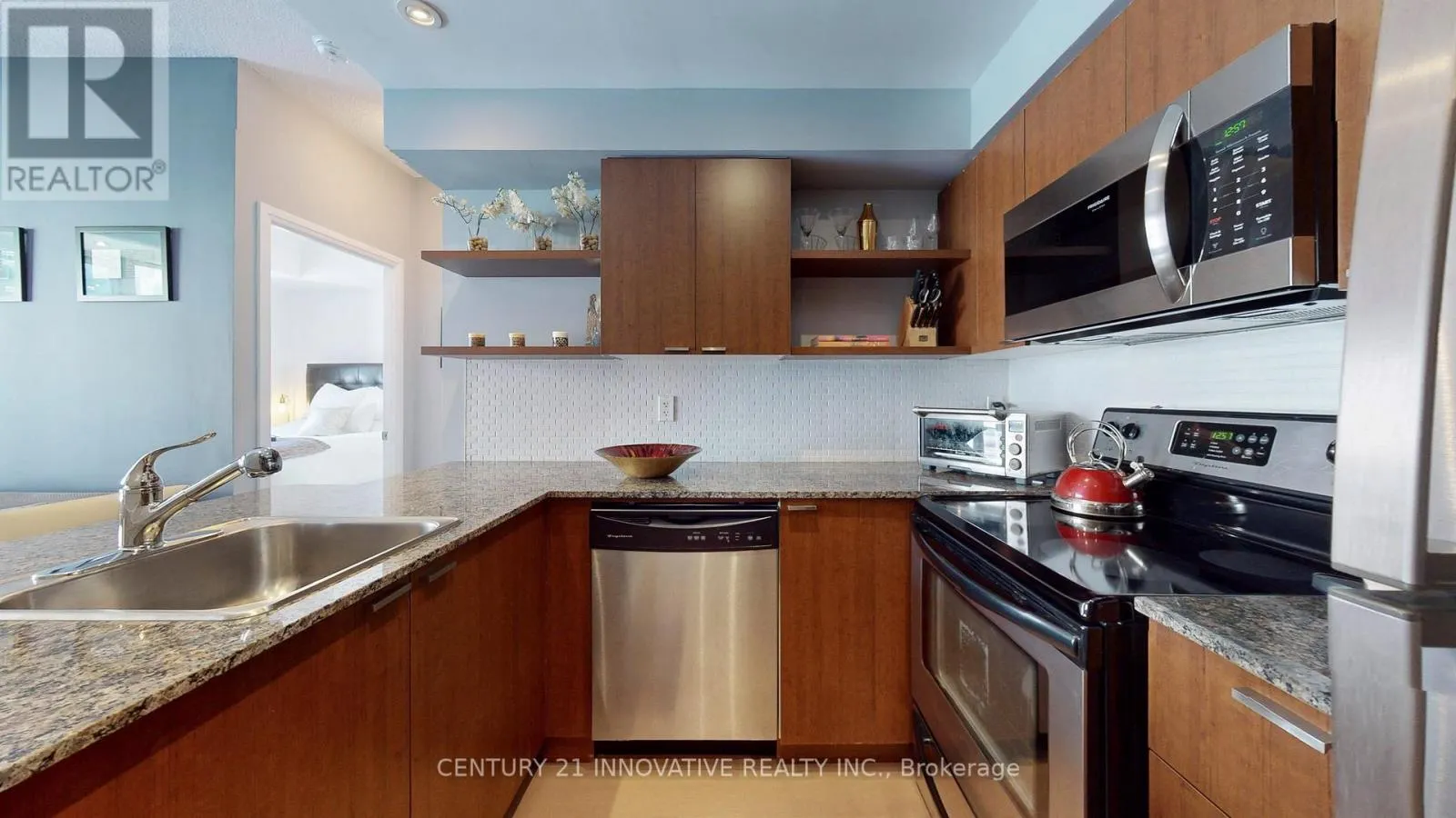 1510 - 35 HAYDEN STREET E
