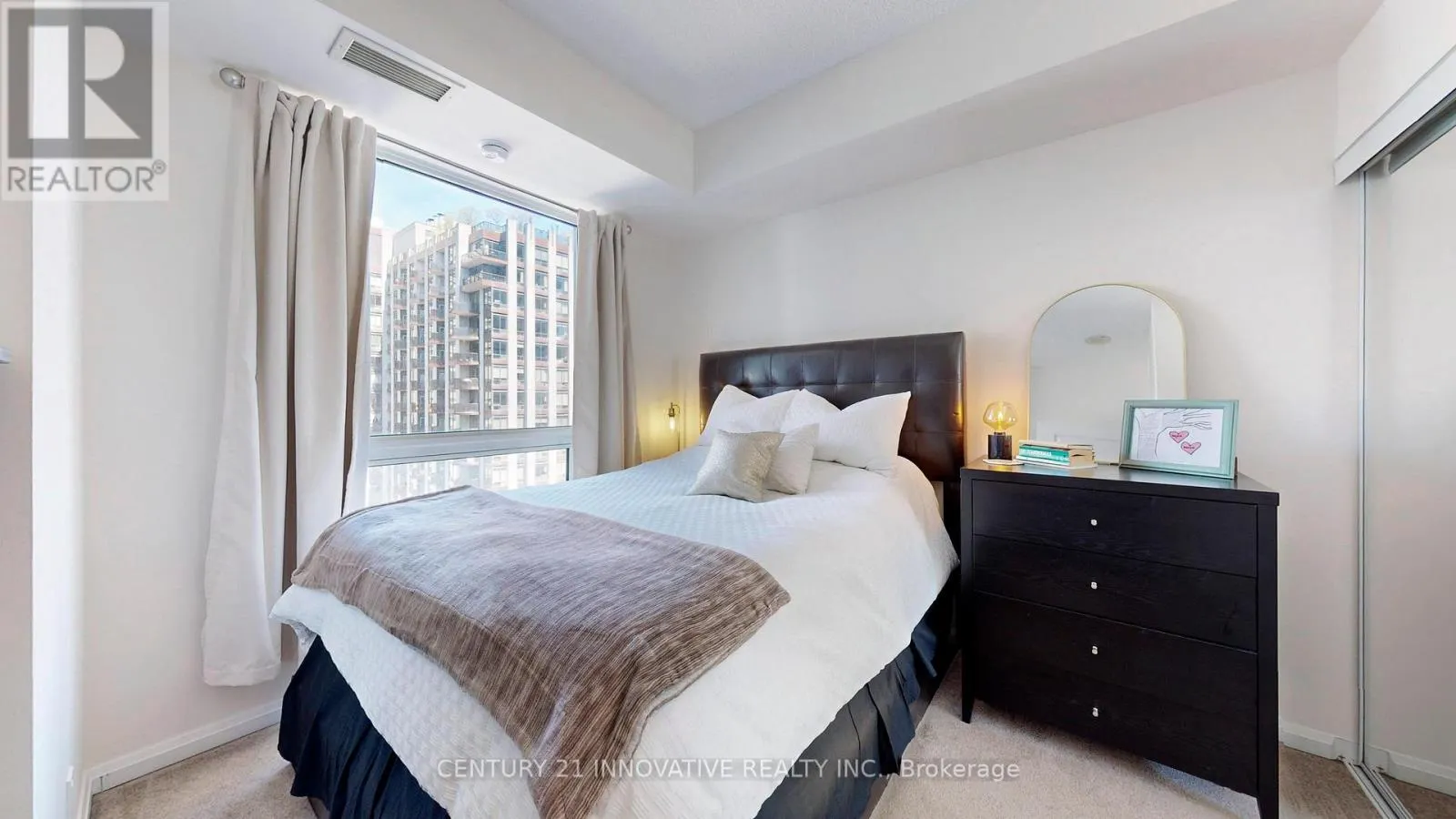 1510 - 35 HAYDEN STREET E