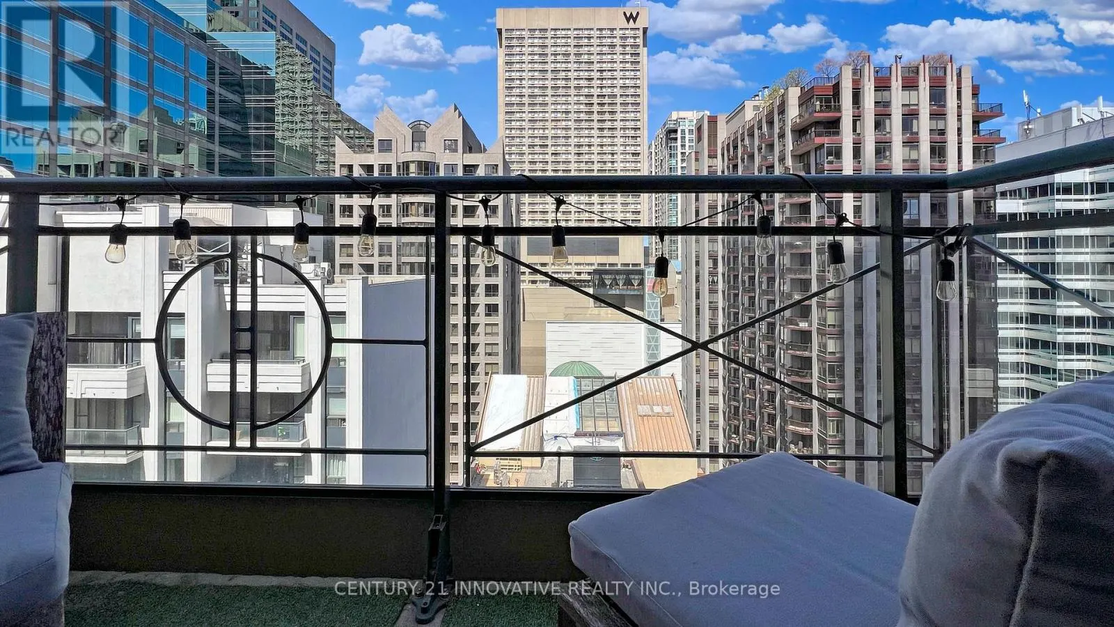 1510 - 35 HAYDEN STREET E