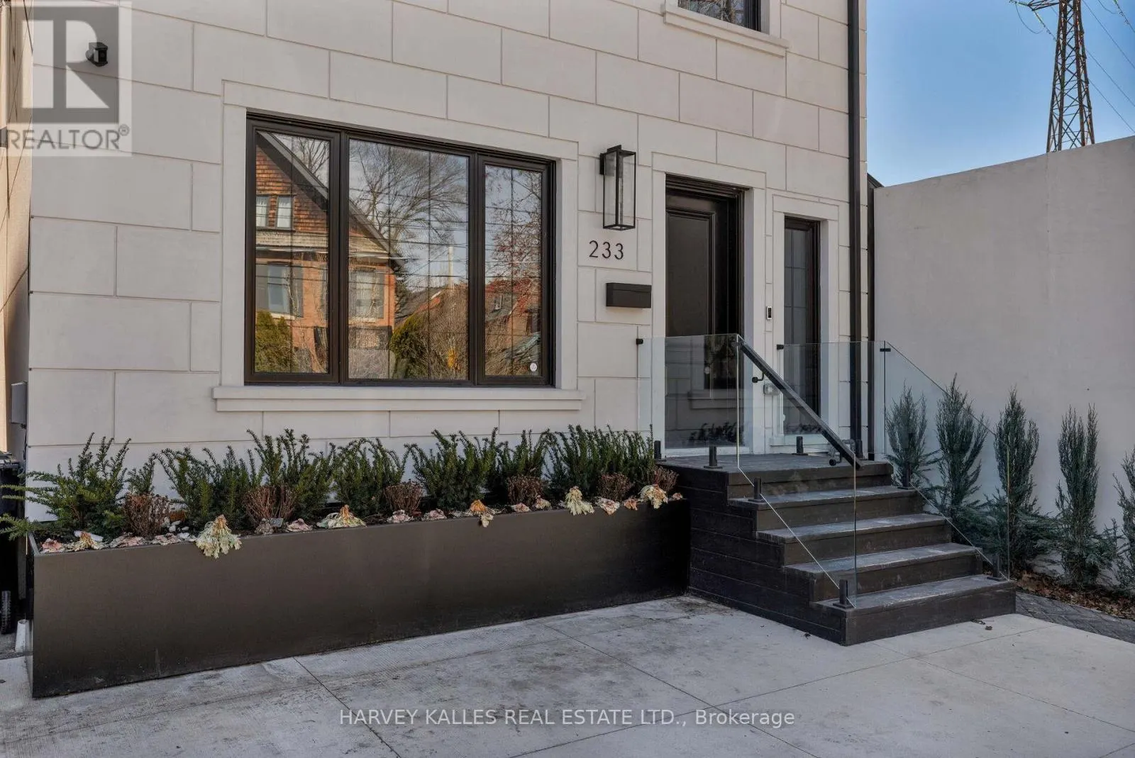 233 MACPHERSON AVENUE