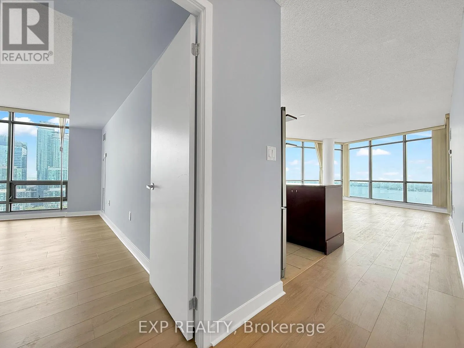 3202 - 5 MARINER TERRACE