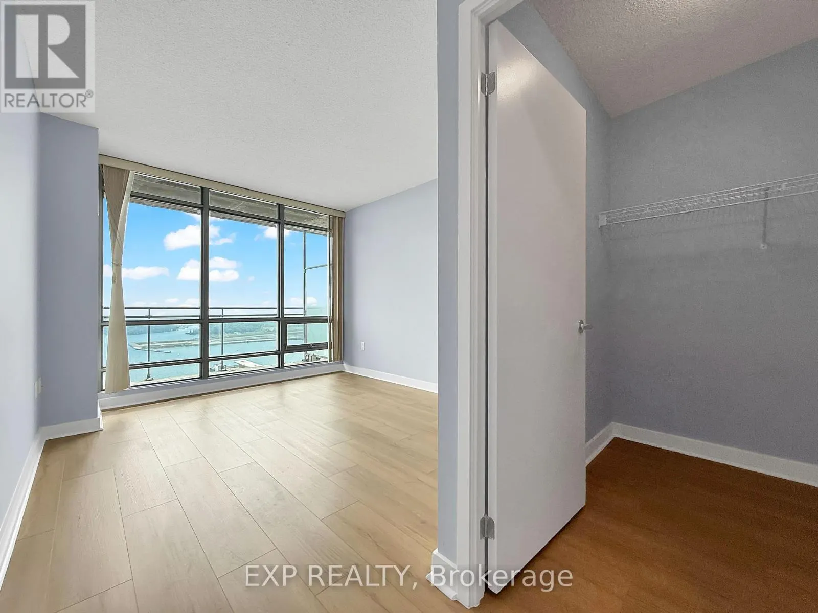 3202 - 5 MARINER TERRACE