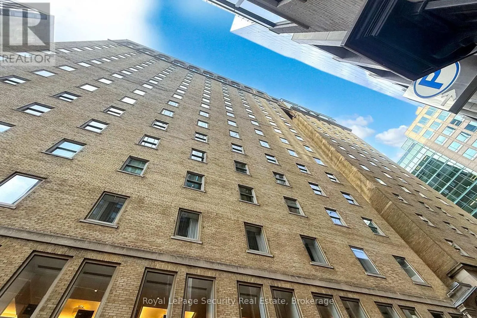 323 - 22 LEADER LANE