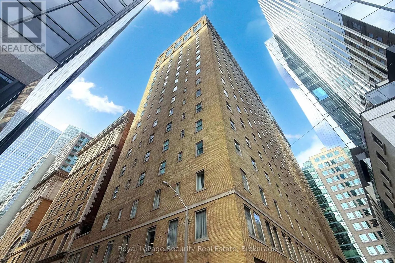 323 - 22 LEADER LANE