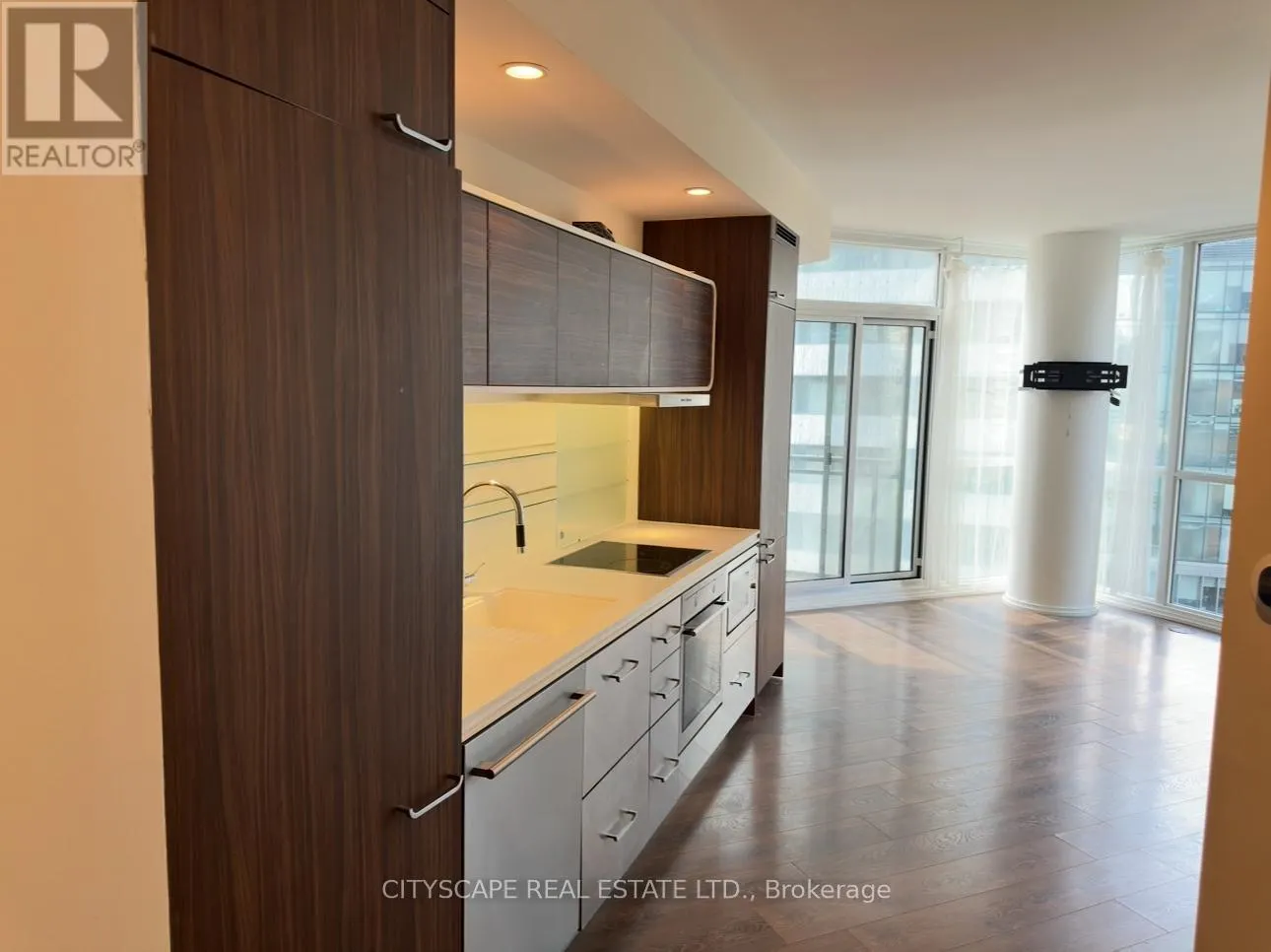 909 - 45 CHARLES STREET E