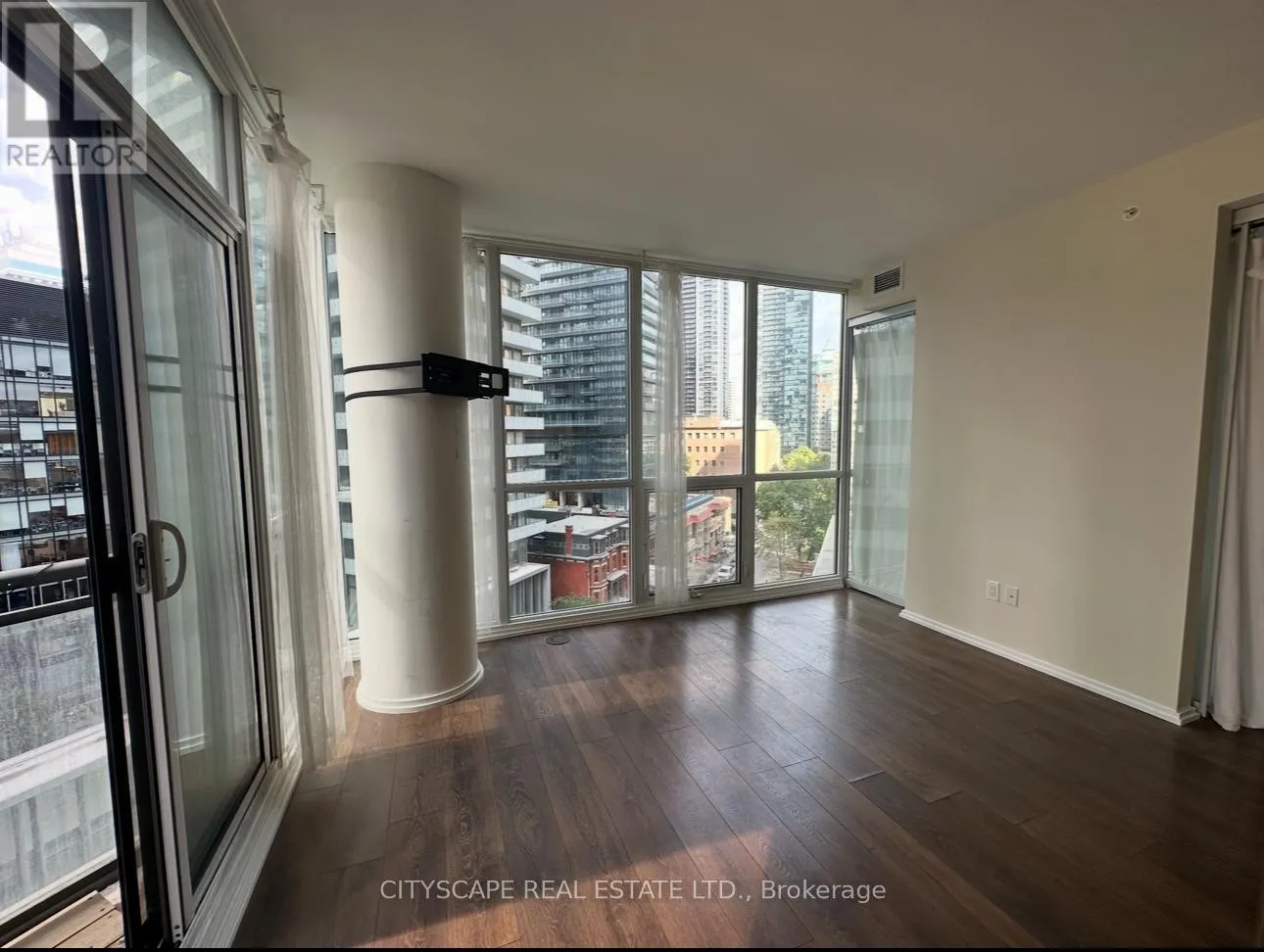909 - 45 CHARLES STREET E