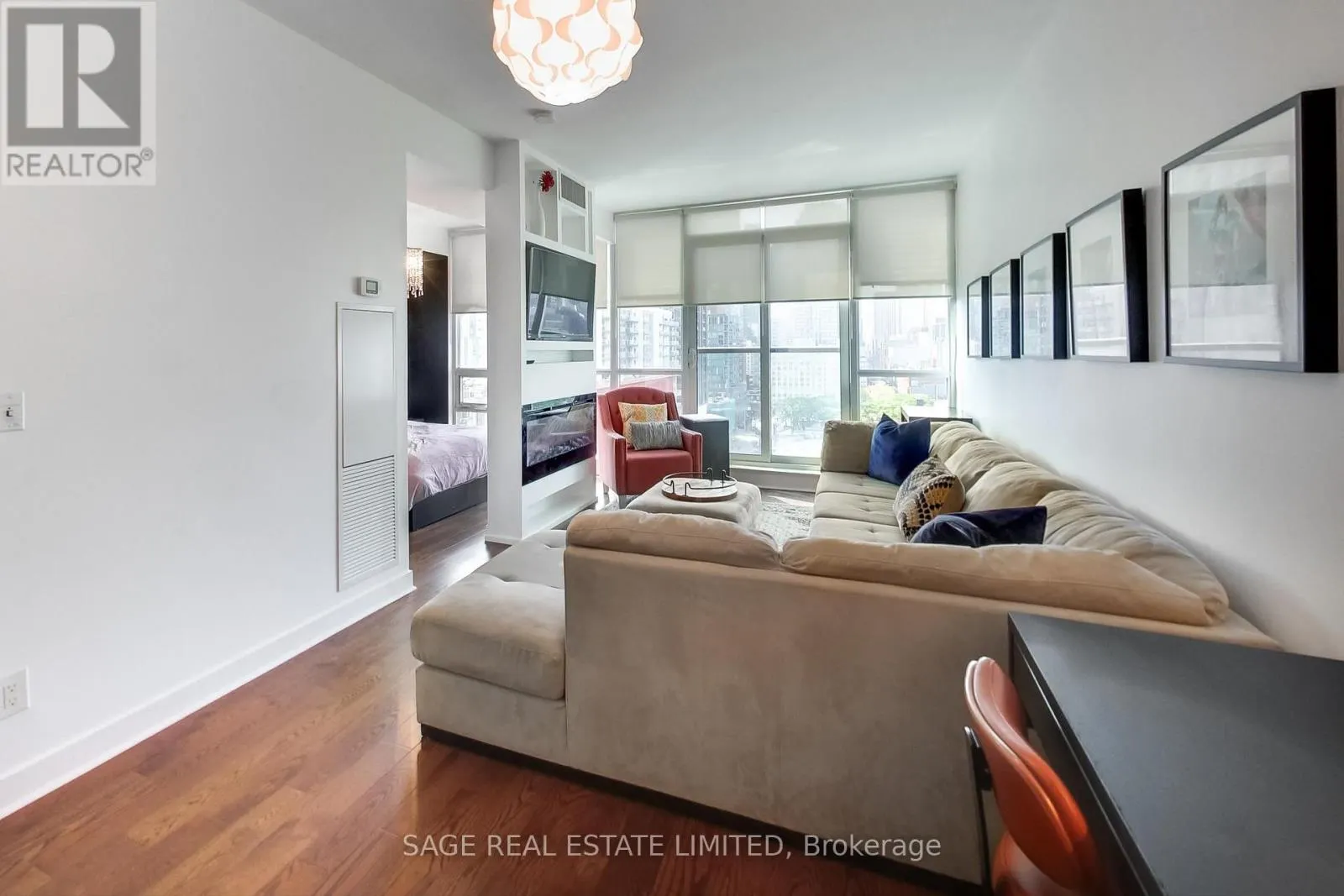 1306 - 320 RICHMOND STREET E