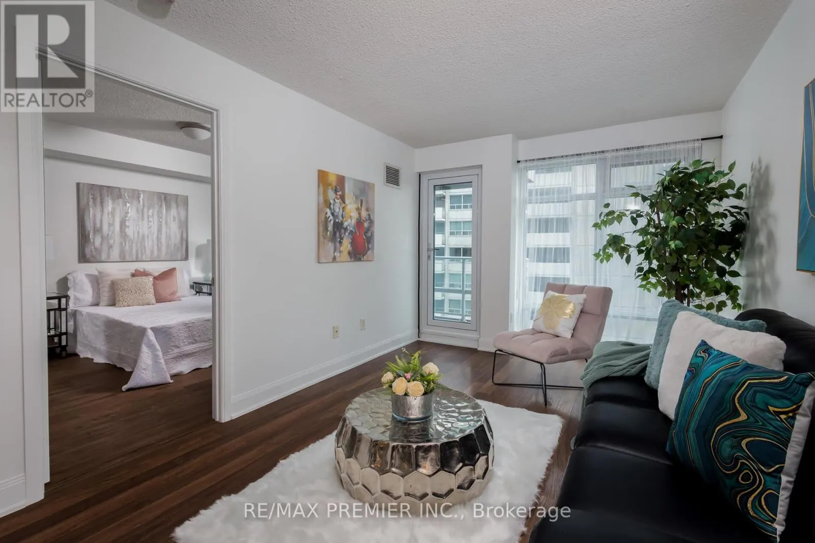 1512 - 2191 YONGE STREET