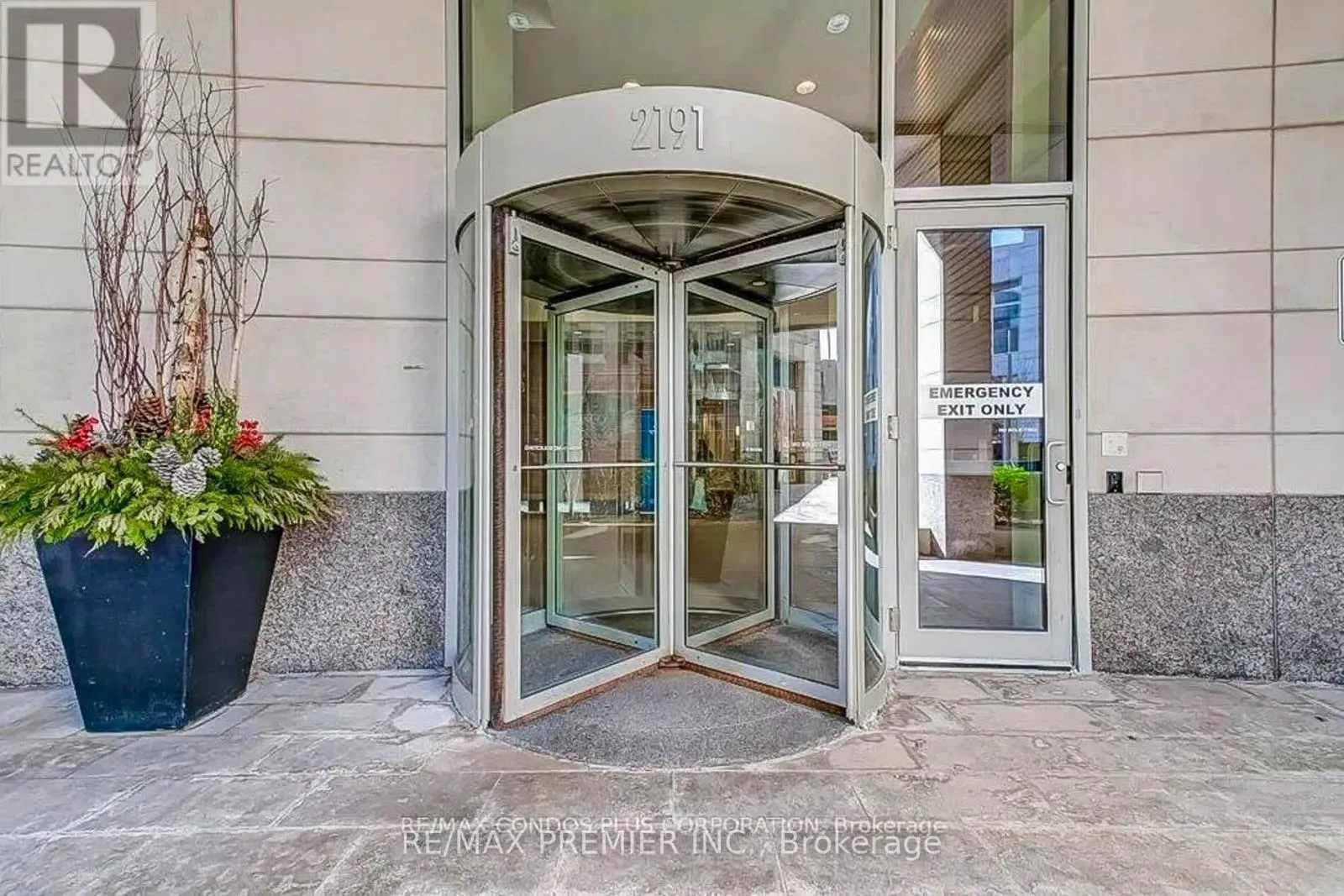 1512 - 2191 YONGE STREET
