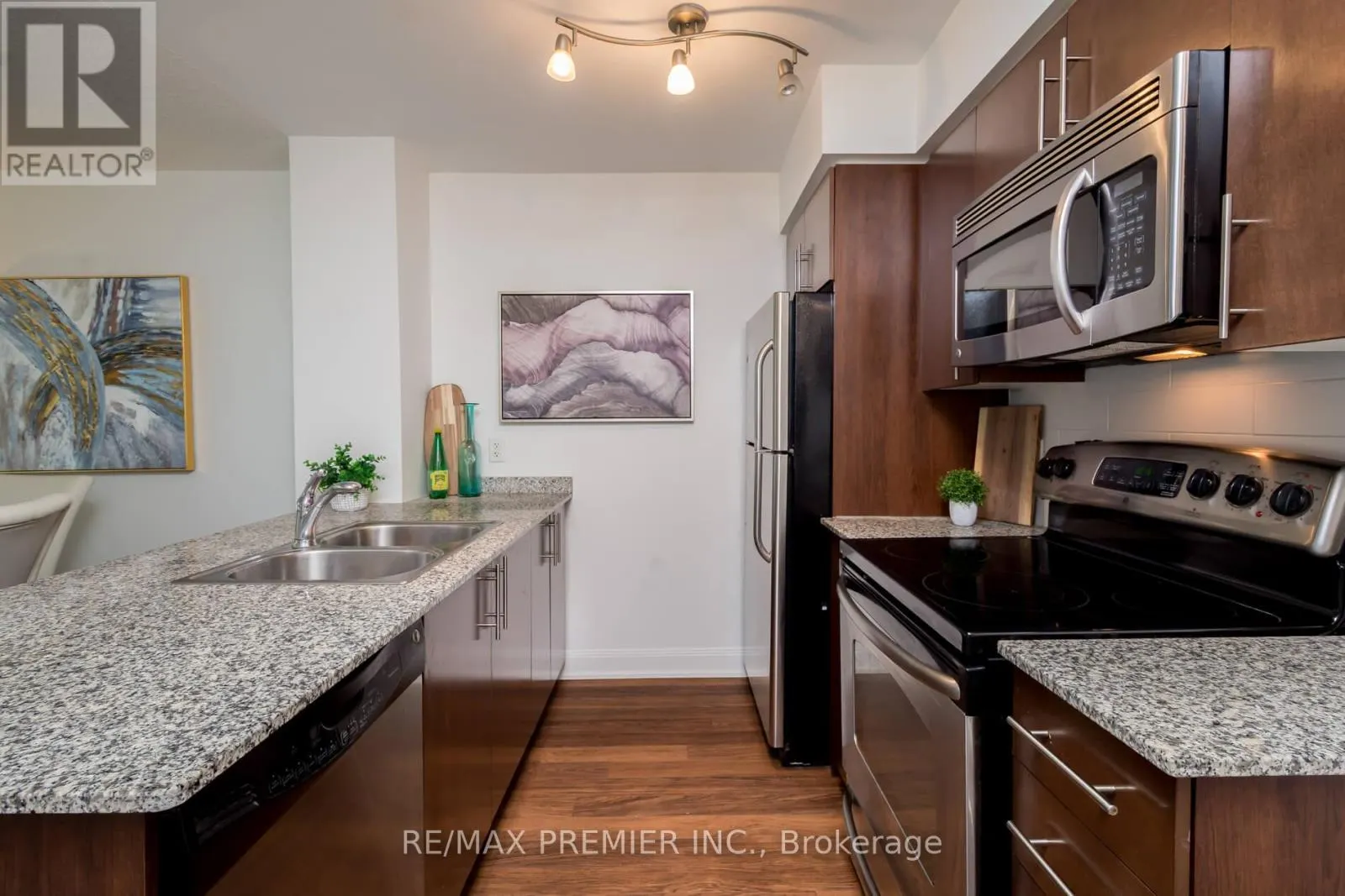 1512 - 2191 YONGE STREET