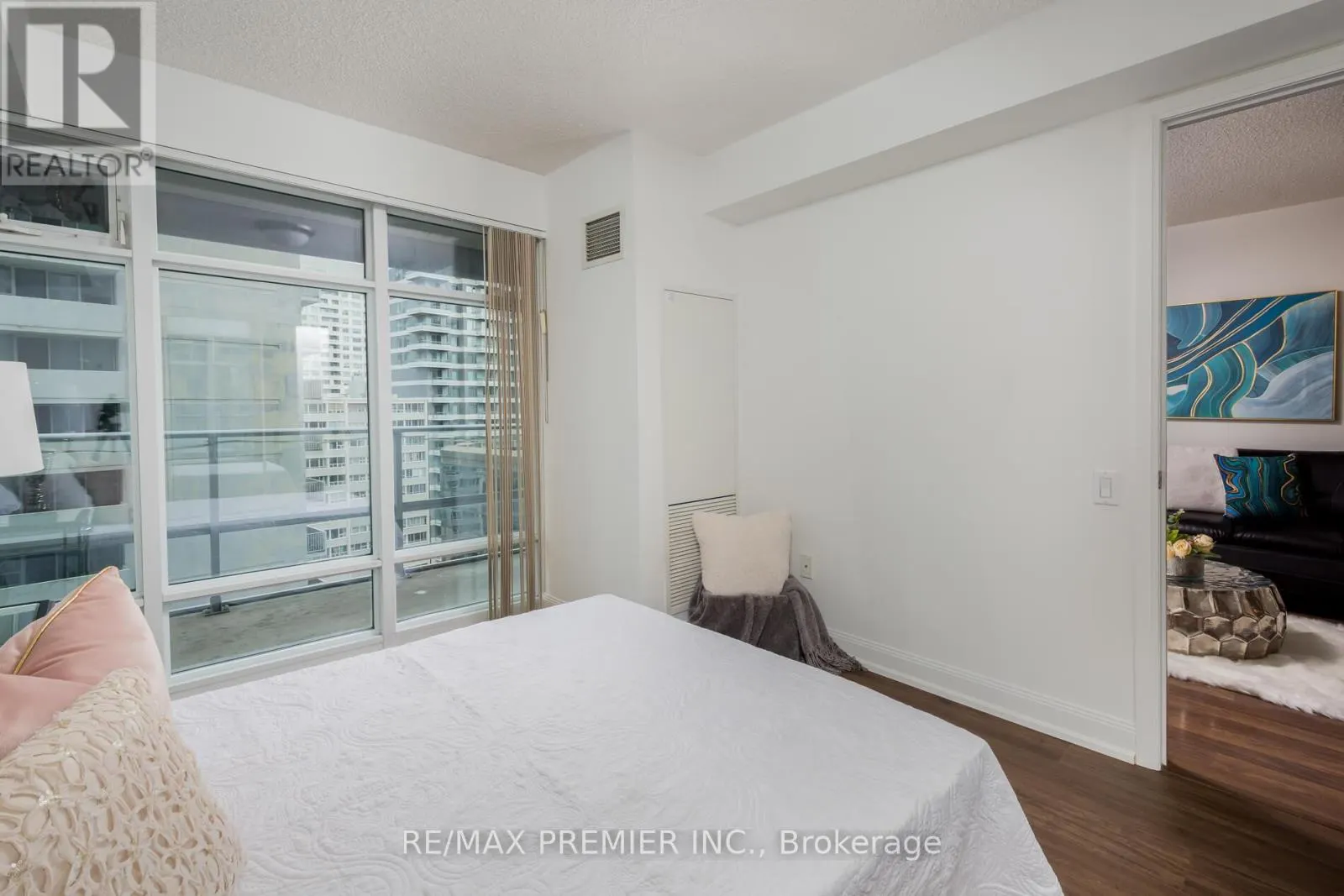 1512 - 2191 YONGE STREET