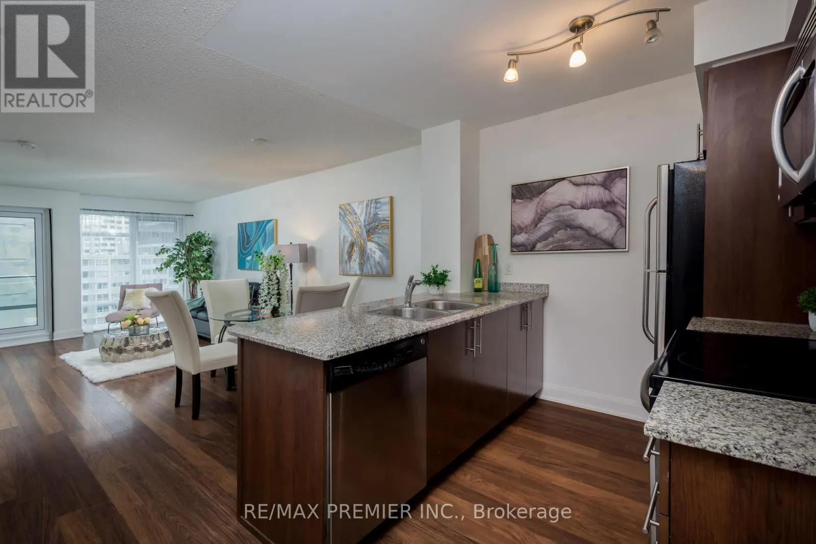 1512 - 2191 YONGE STREET