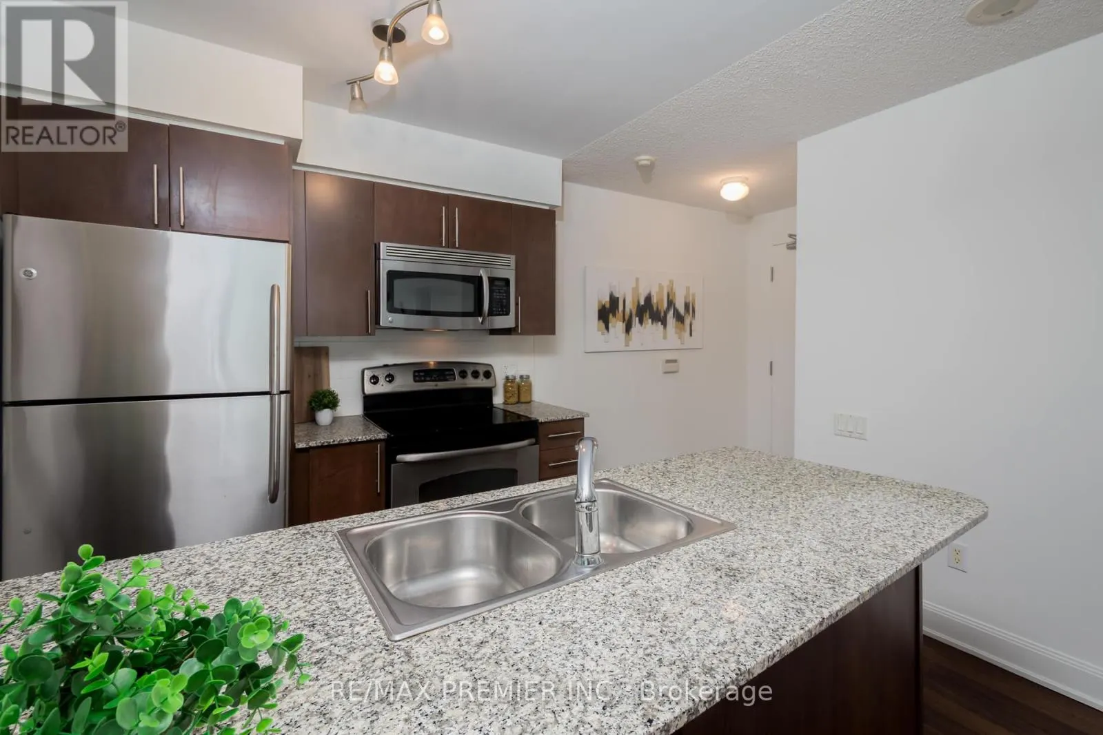 1512 - 2191 YONGE STREET