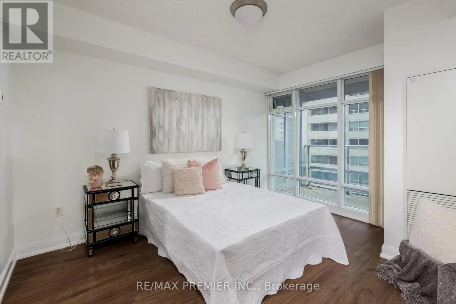 1512 - 2191 YONGE STREET