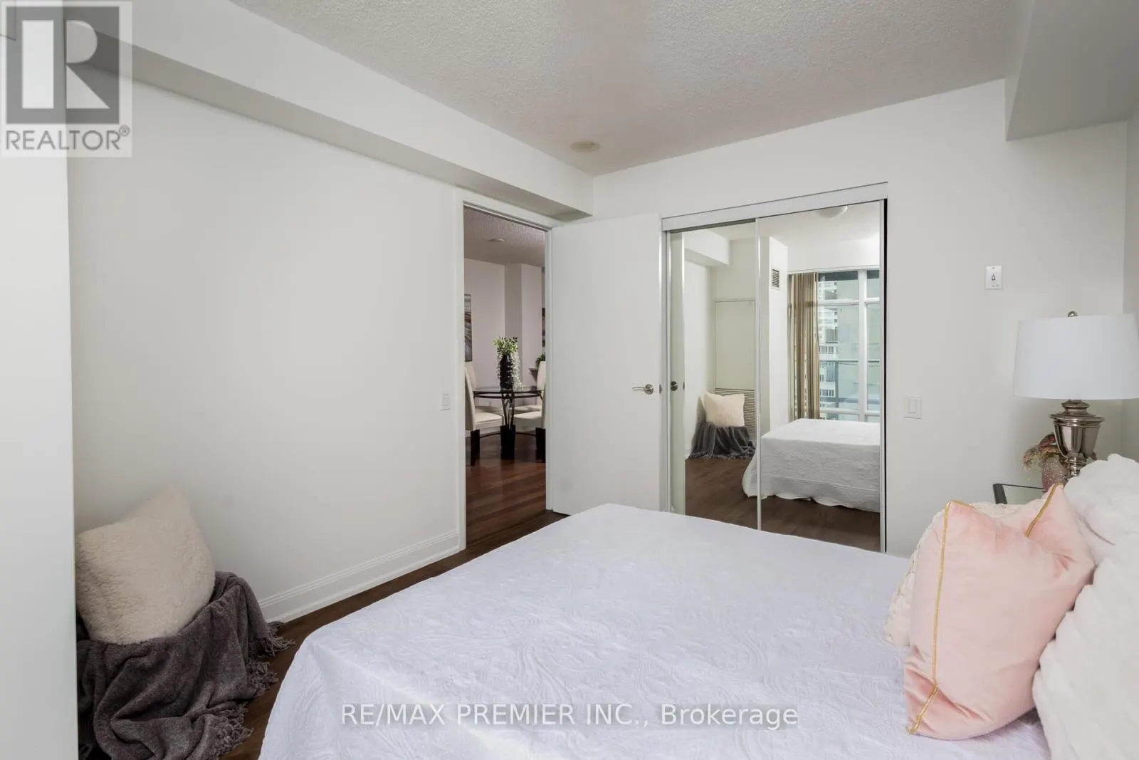 1512 - 2191 YONGE STREET