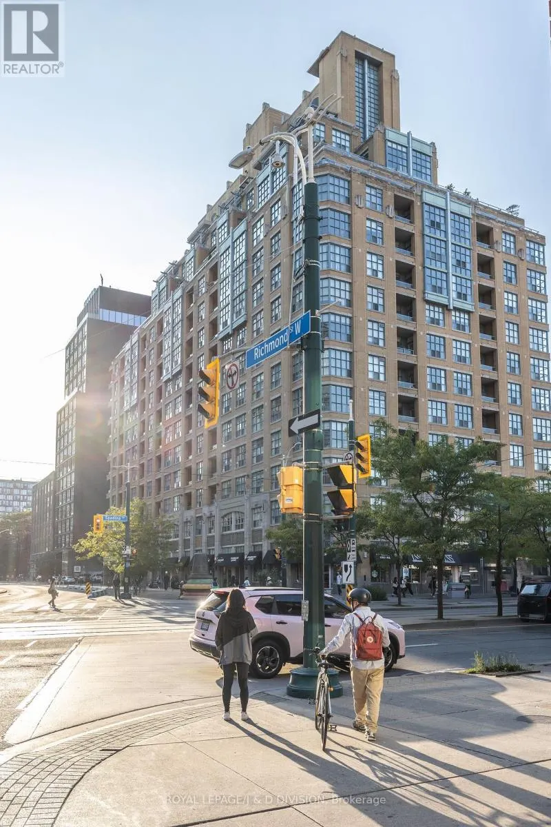 610 - 438 RICHMOND STREET W