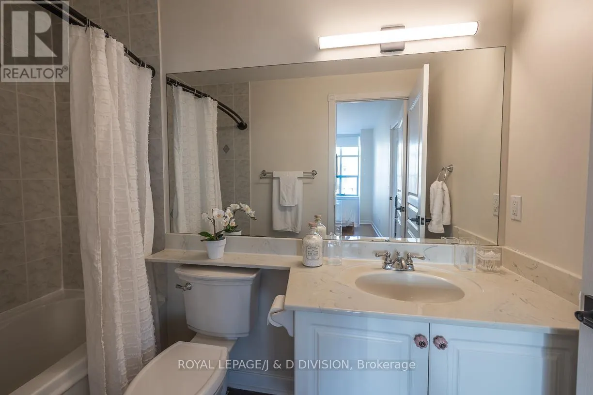 610 - 438 RICHMOND STREET W