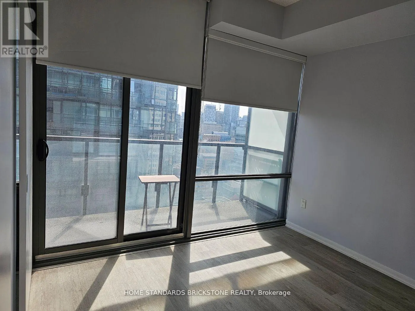 2510 - 37 GROSVENOR STREET
