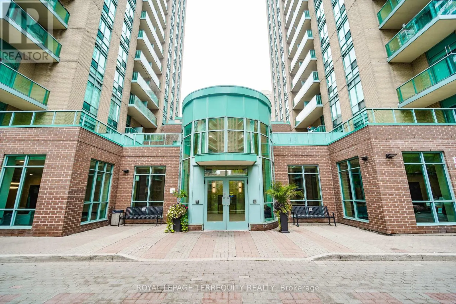 2506 - 22 OLIVE AVENUE