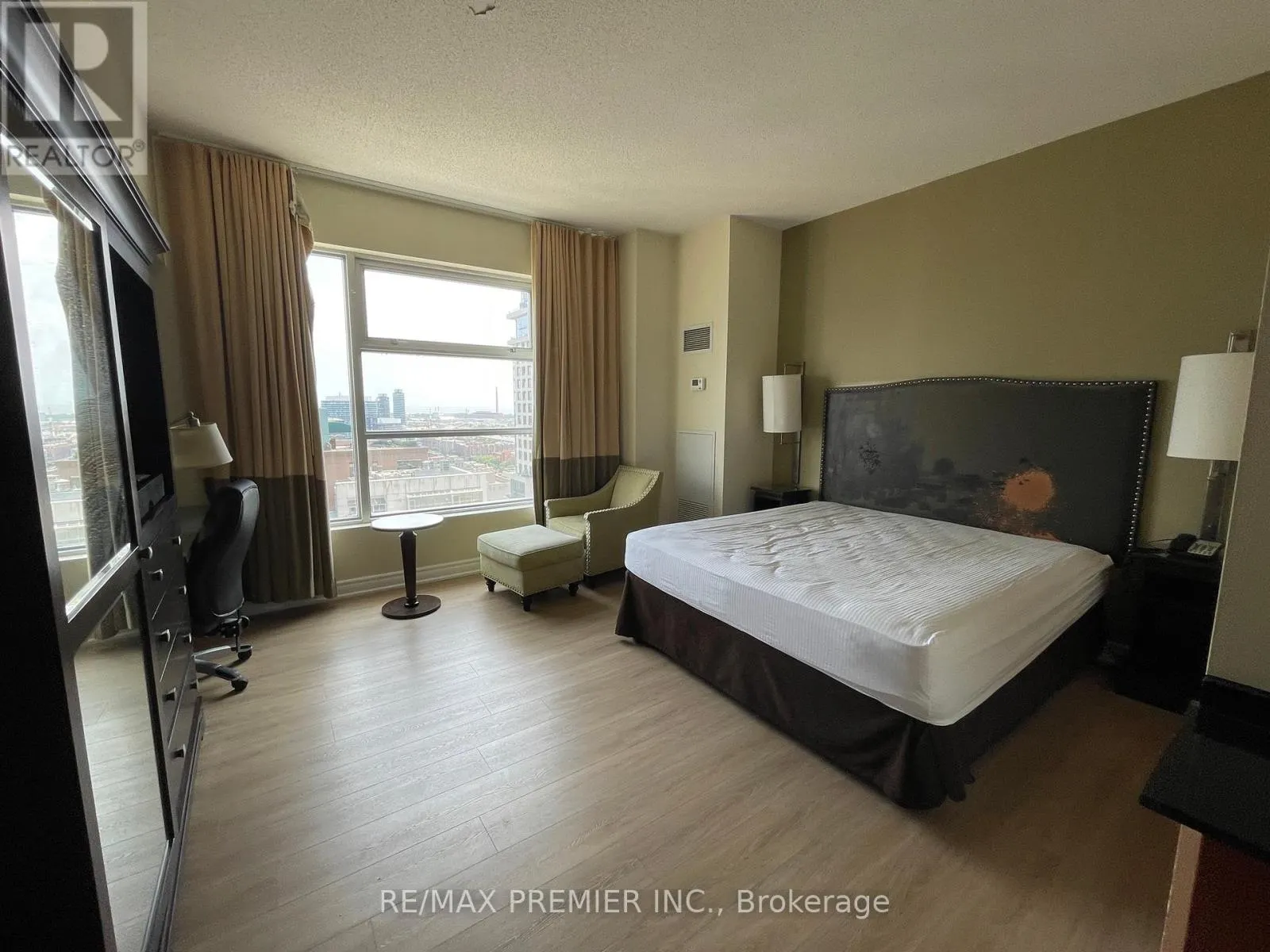 2508 - 1 KING STREET W