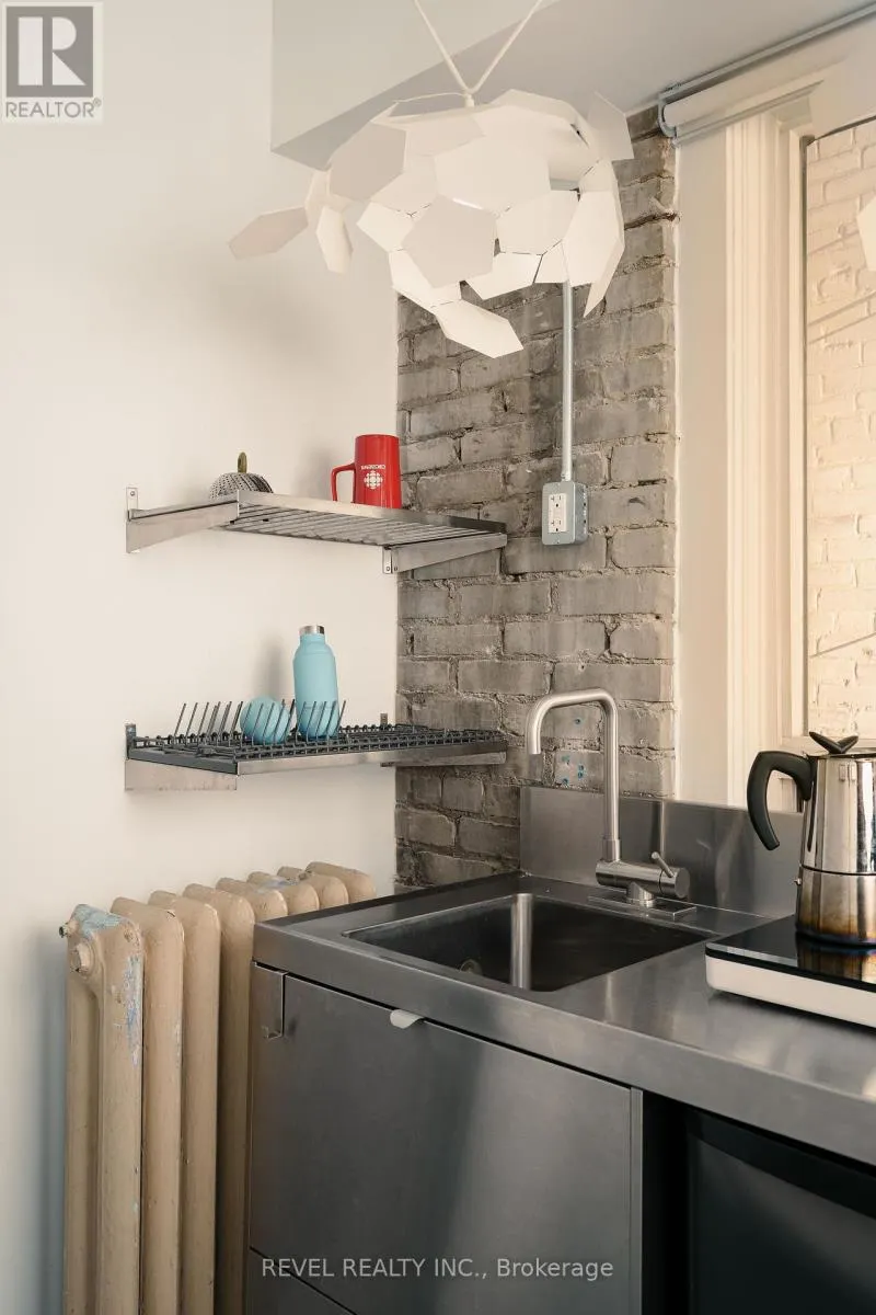 2ND FLOOR - 1468 DUNDAS AVENUE W