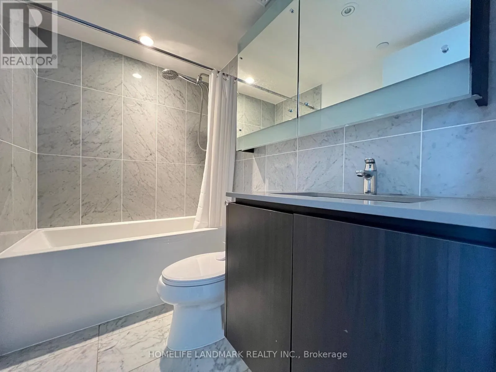 2612 - 70 QUEENS WHARF ROAD