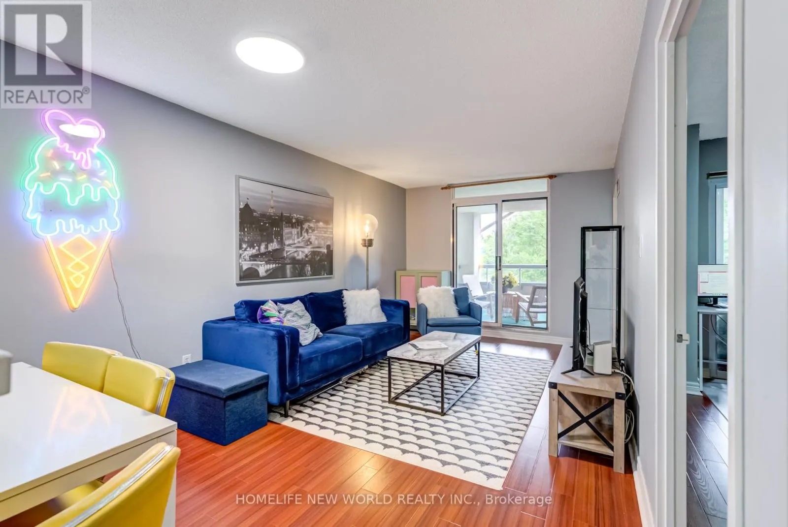 210 - 28 EMPRESS AVENUE