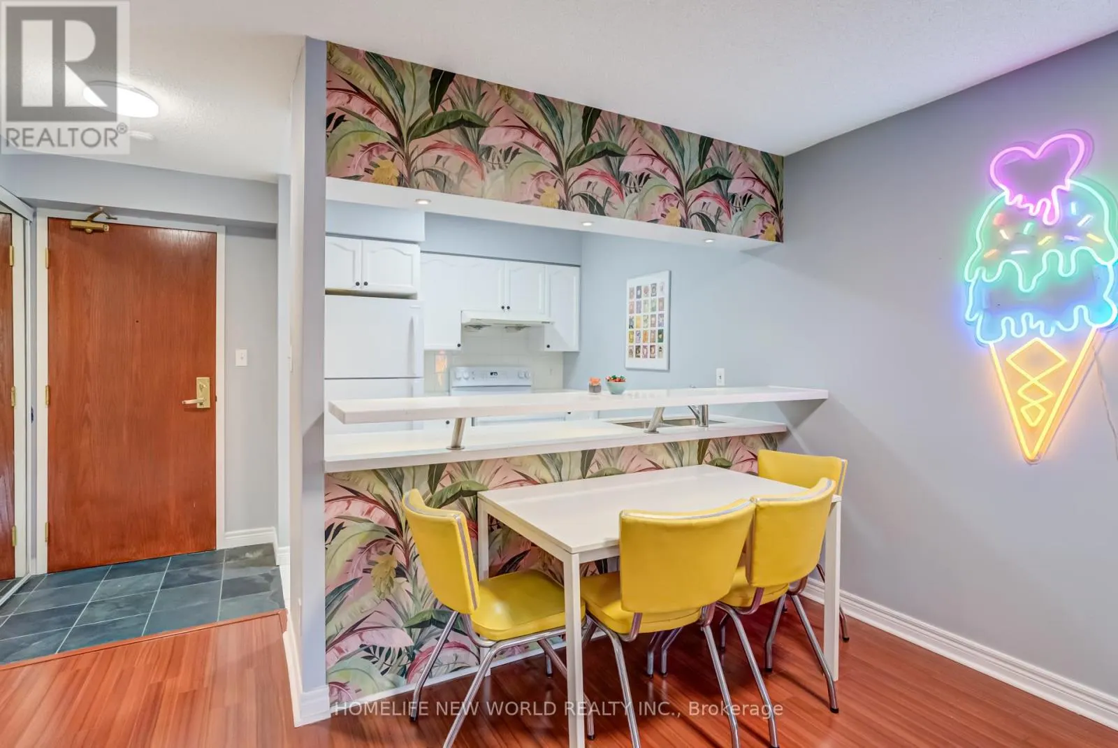 210 - 28 EMPRESS AVENUE