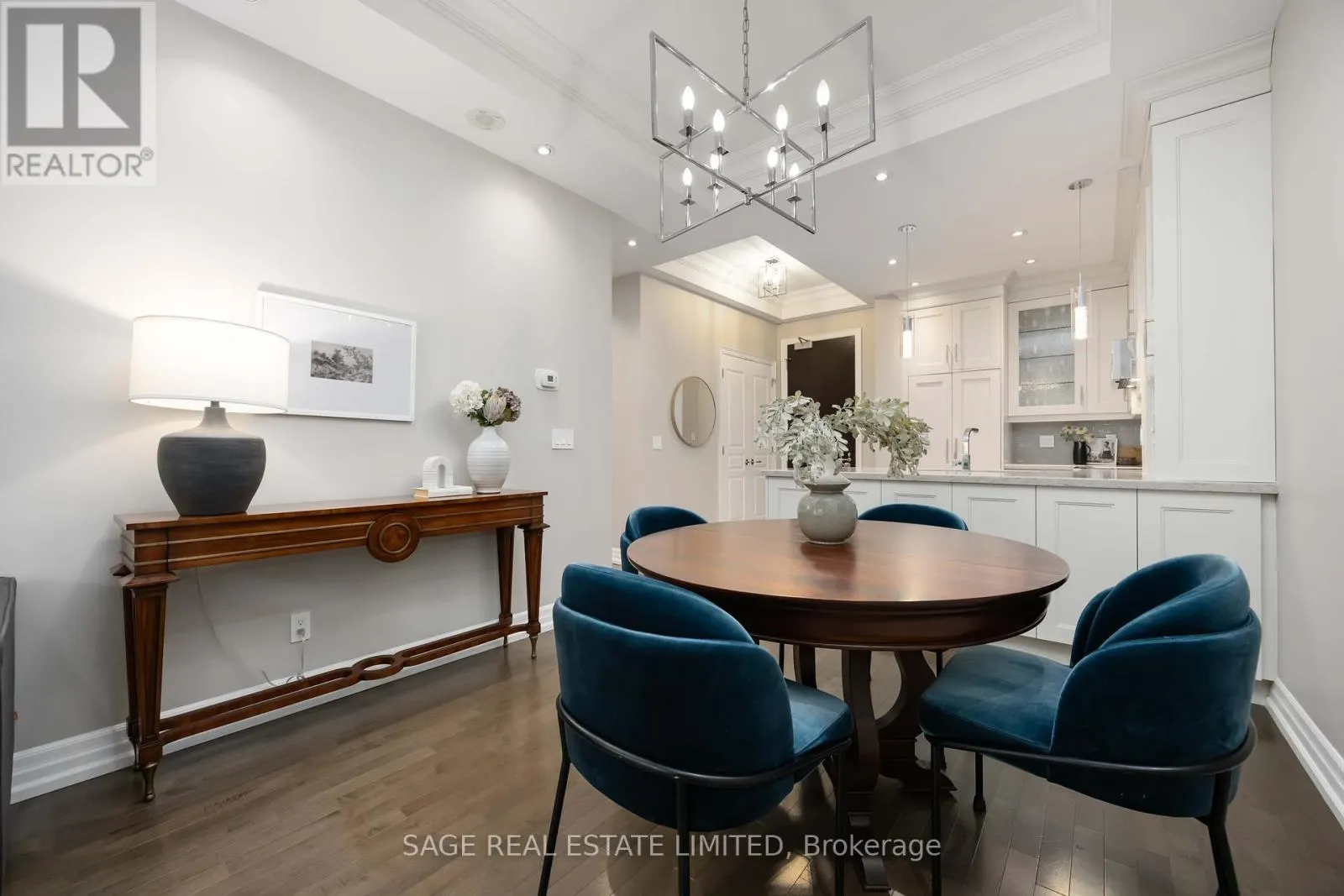 212 - 20 BURKEBROOK PLACE