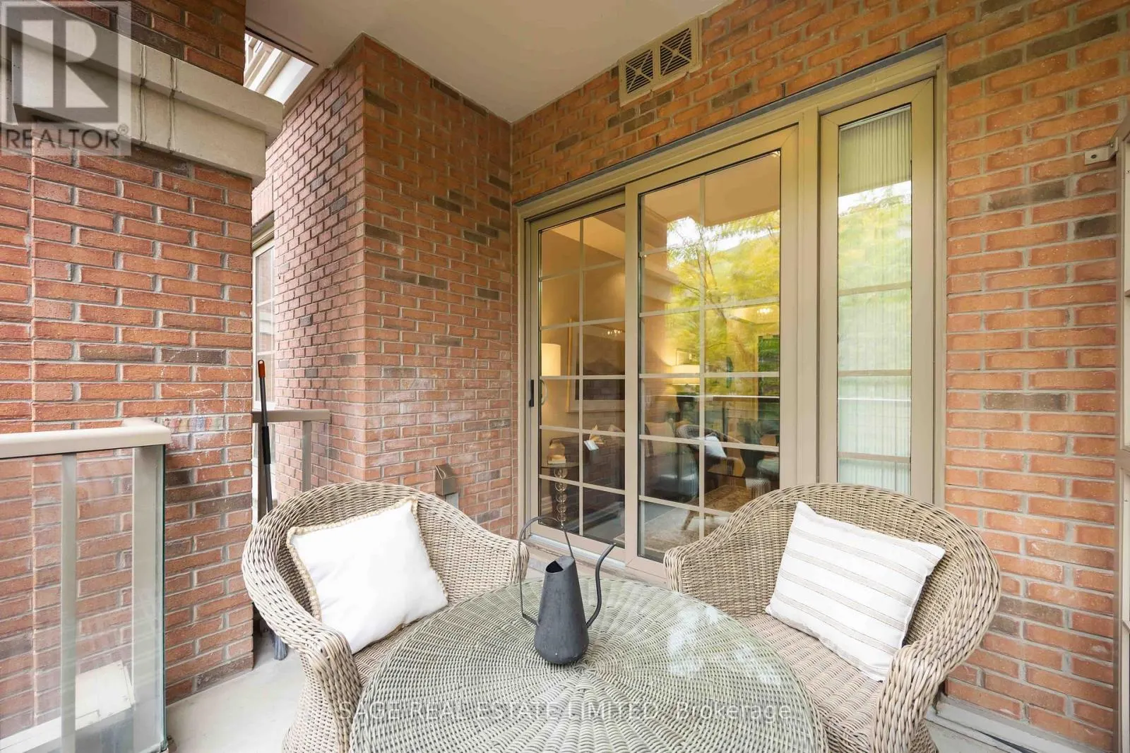 212 - 20 BURKEBROOK PLACE