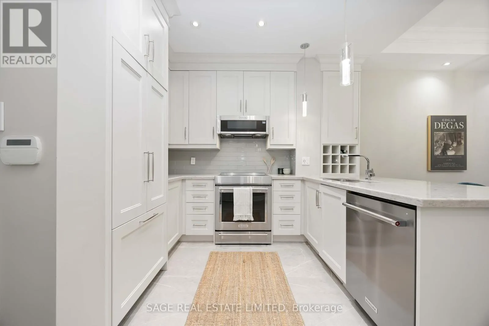 212 - 20 BURKEBROOK PLACE