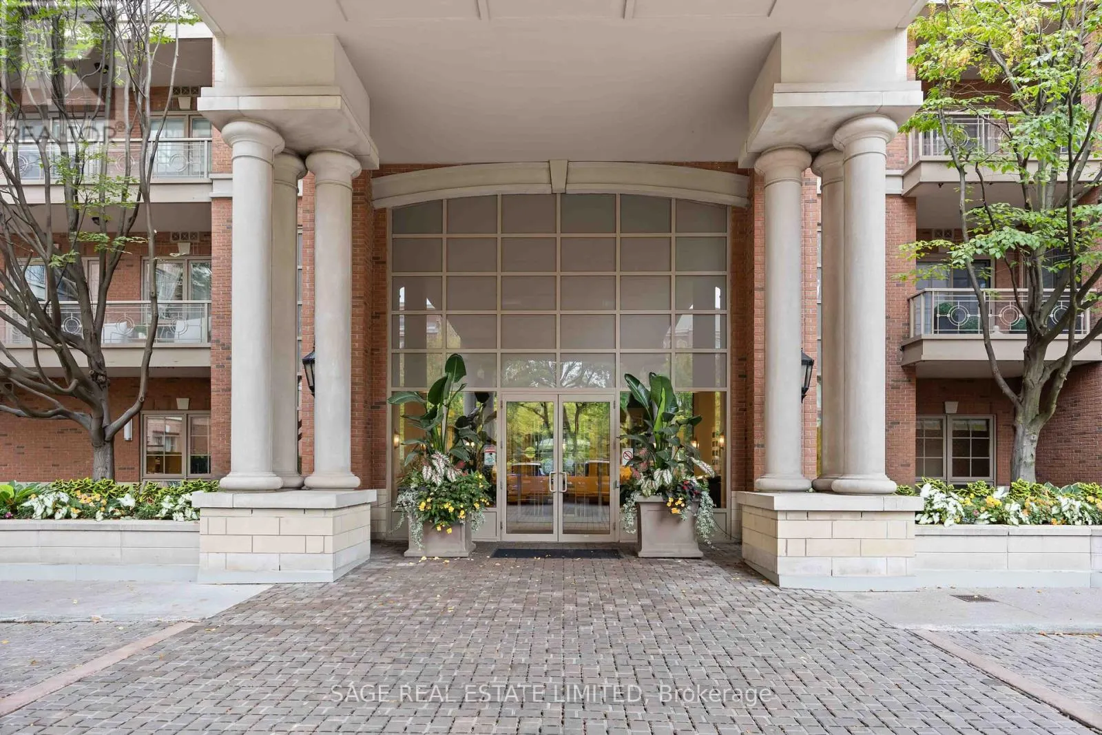 212 - 20 BURKEBROOK PLACE