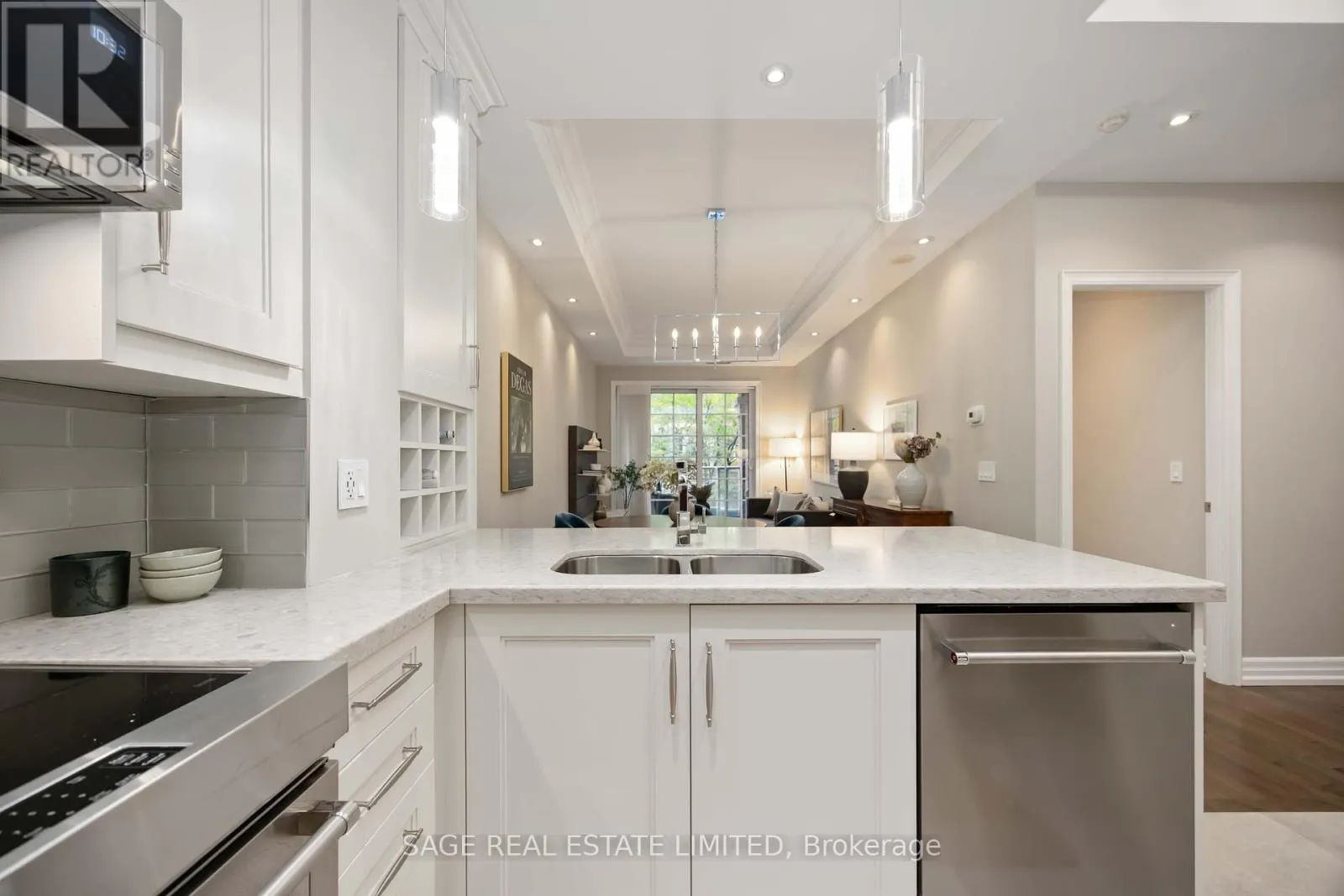 212 - 20 BURKEBROOK PLACE