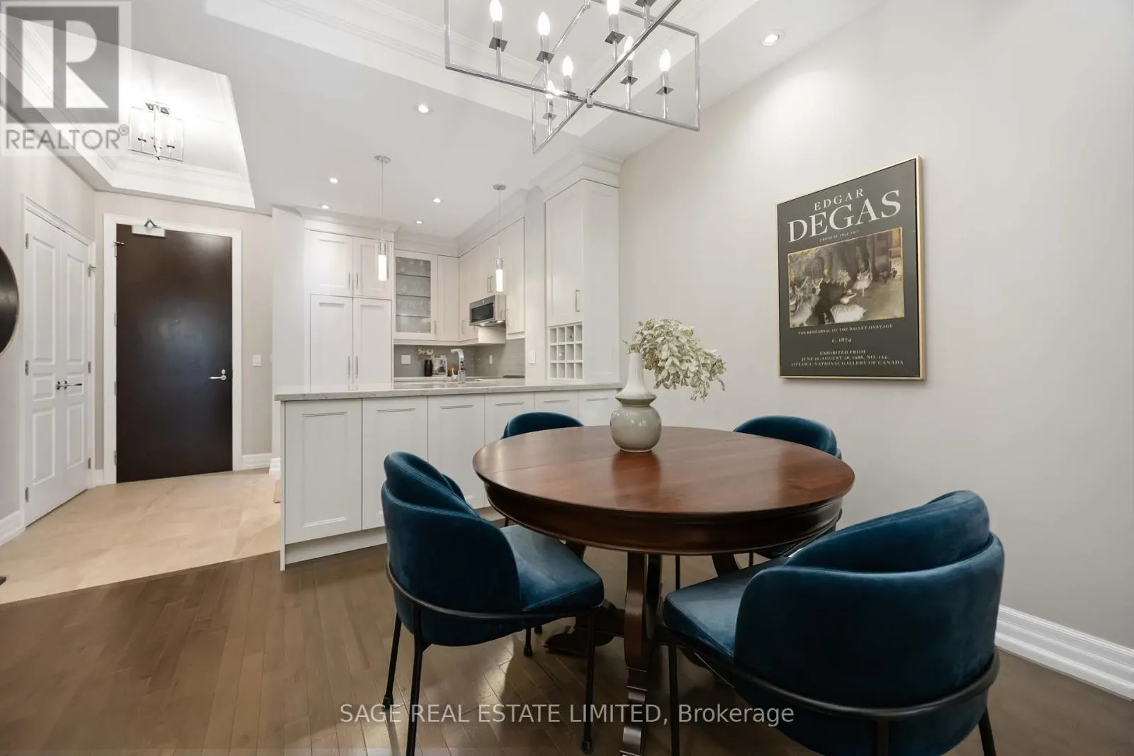 212 - 20 BURKEBROOK PLACE