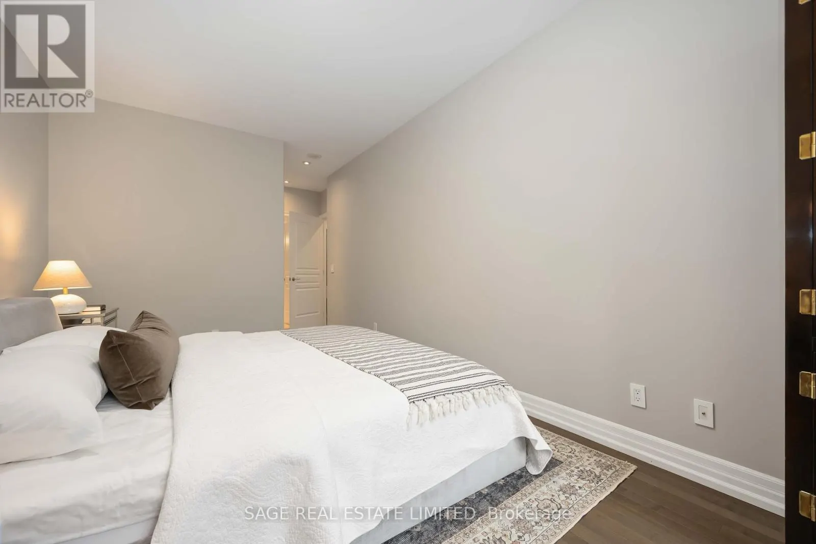 212 - 20 BURKEBROOK PLACE