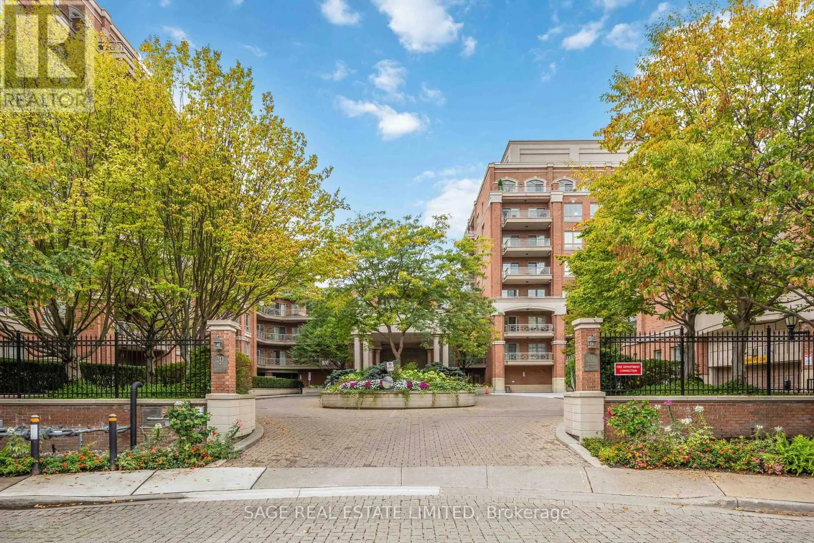 212 - 20 BURKEBROOK PLACE